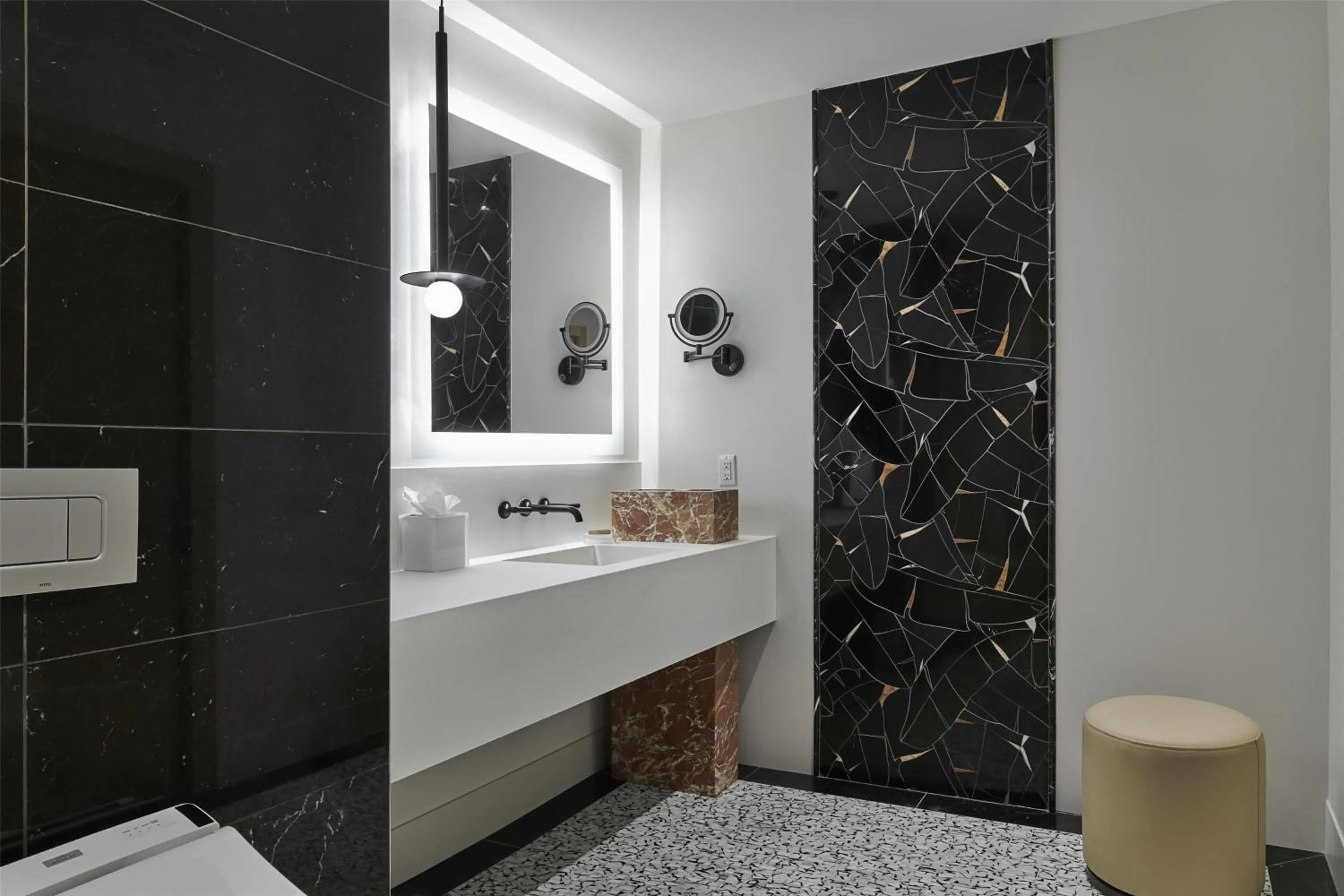 Bathroom in Hilton Toronto Airport Hotel & Suites