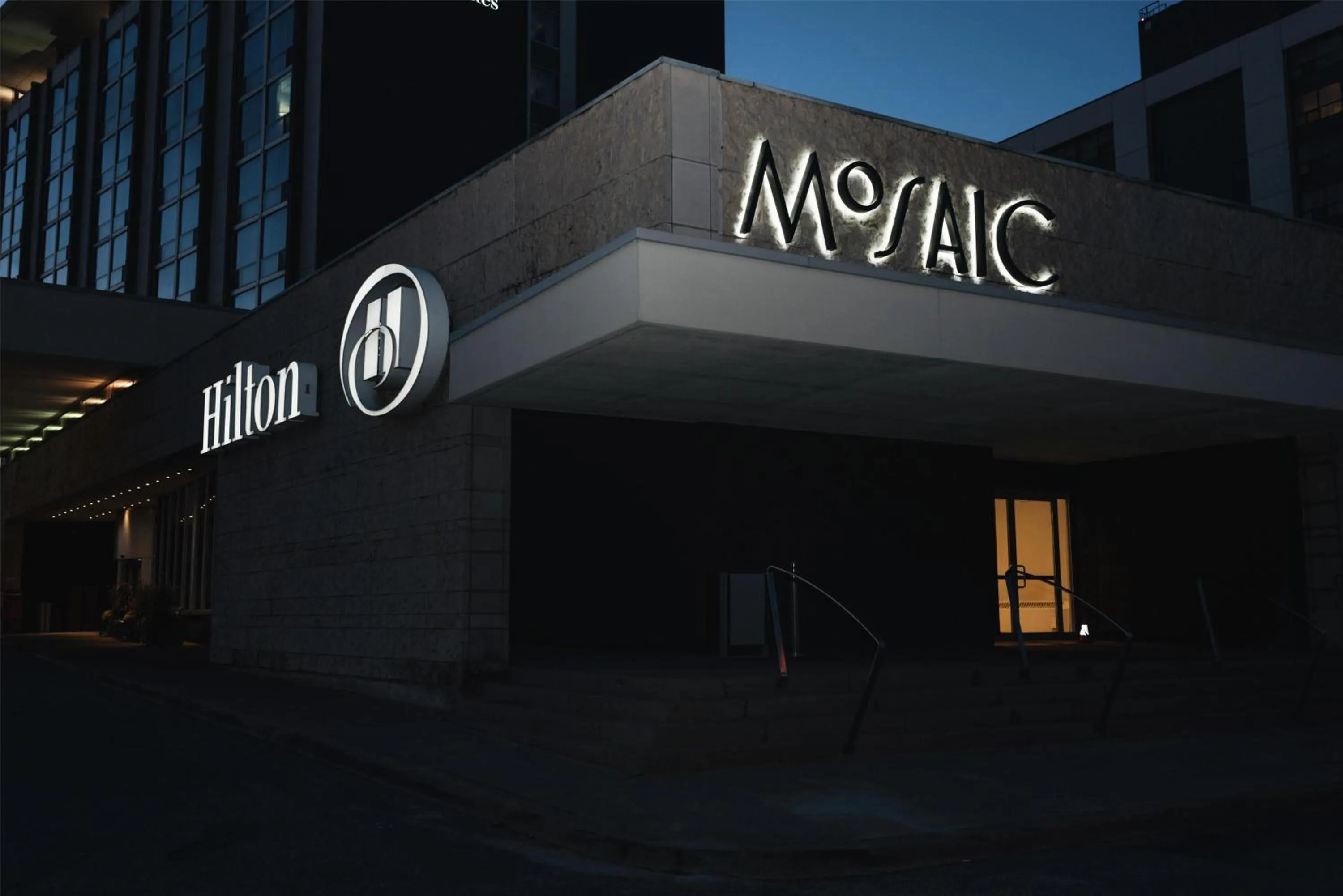 Restaurant/places to eat in Hilton Toronto Airport Hotel & Suites