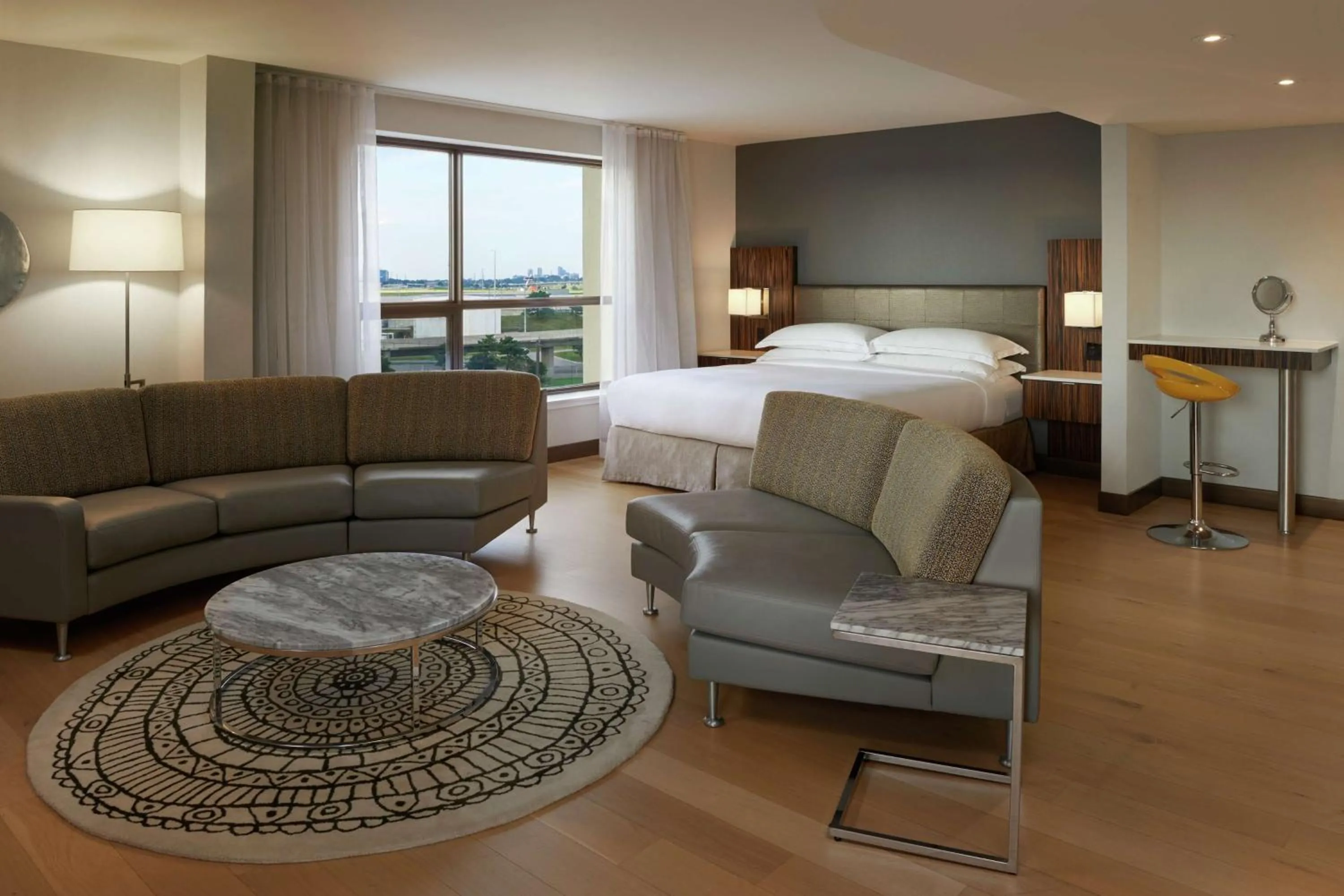 Bed in Hilton Toronto Airport Hotel & Suites