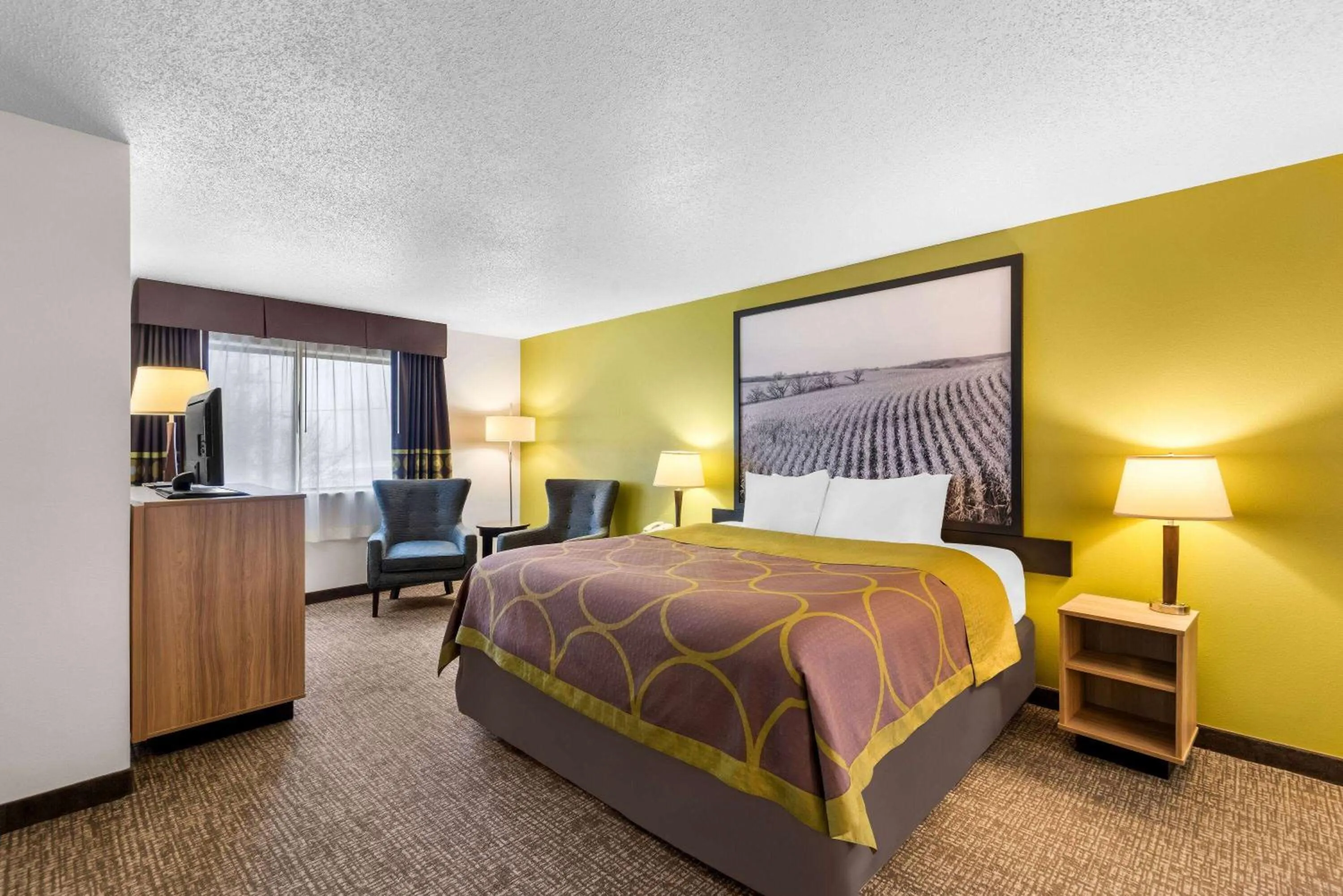 Photo of the whole room, Bed in Super 8 by Wyndham Oelwein