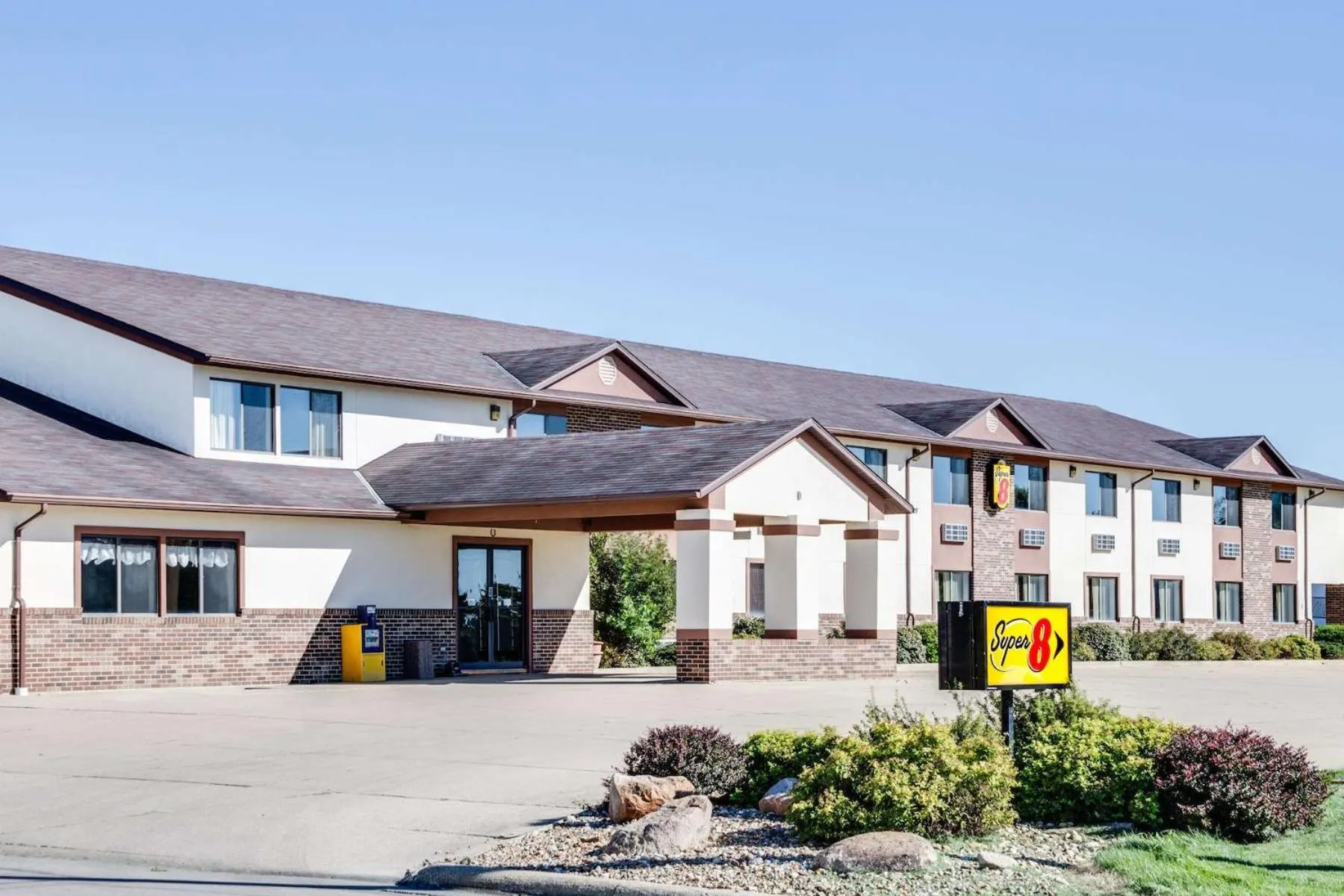 Facade/entrance in Super 8 by Wyndham Oelwein