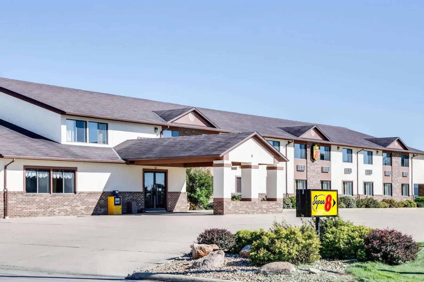 Facade/entrance in Super 8 by Wyndham Oelwein Facade/entrance in Super 8 by Wyndham Oelwein