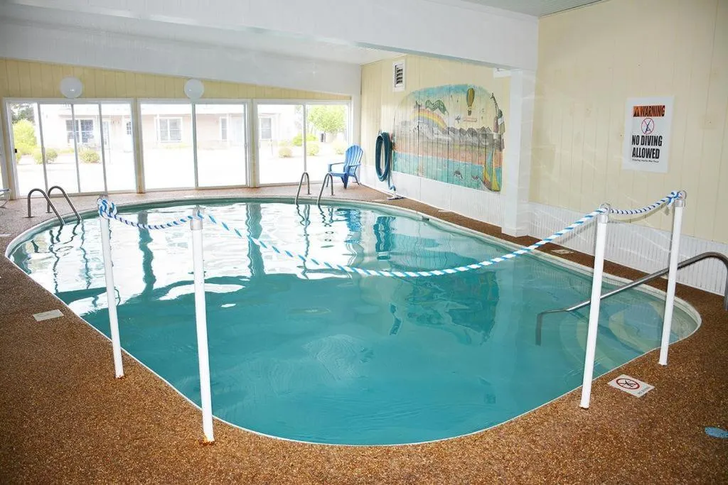 Swimming pool in Alouette Beach Resort Economy Rooms