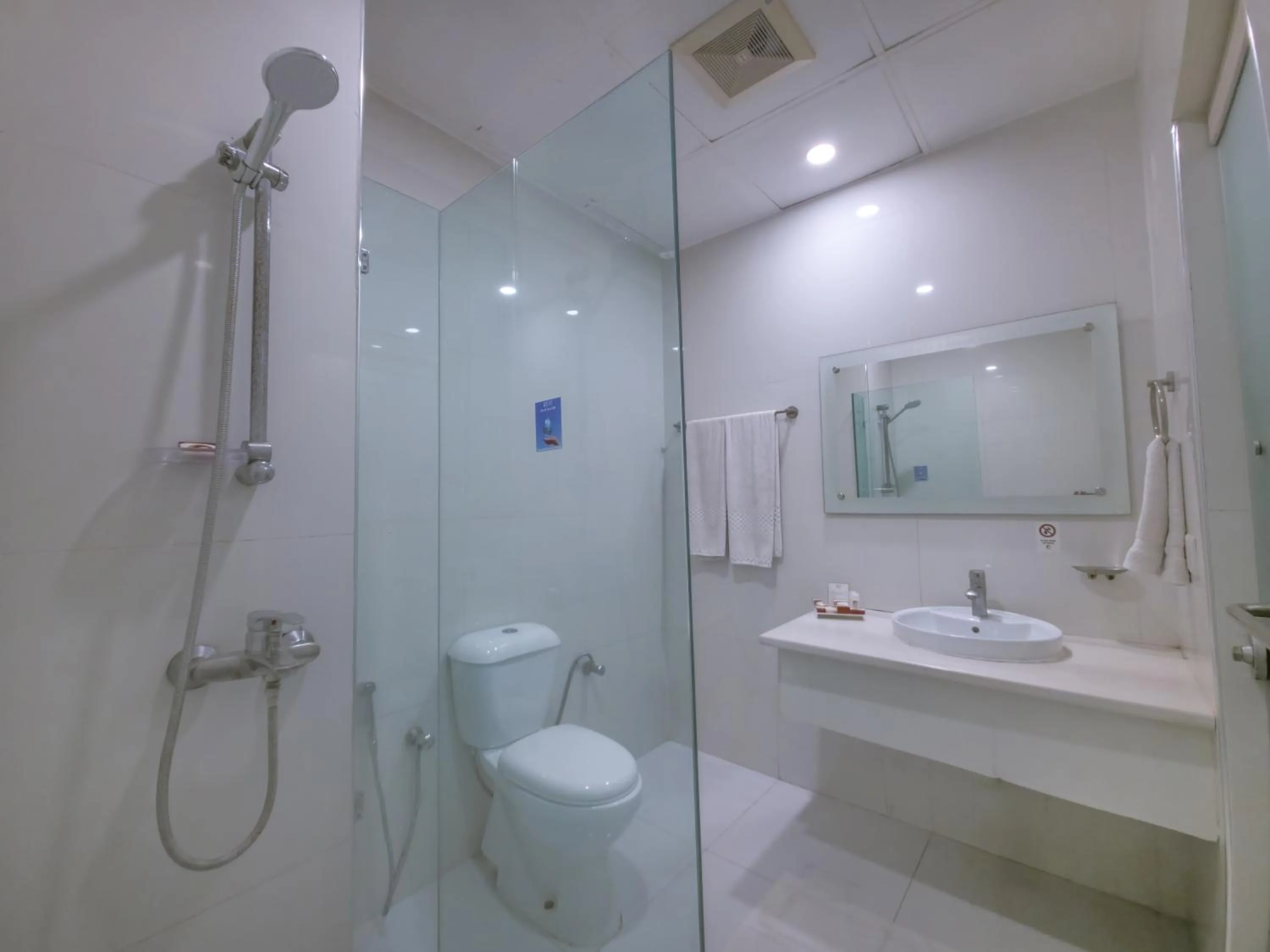 Bathroom in Hotel One Faisalabad