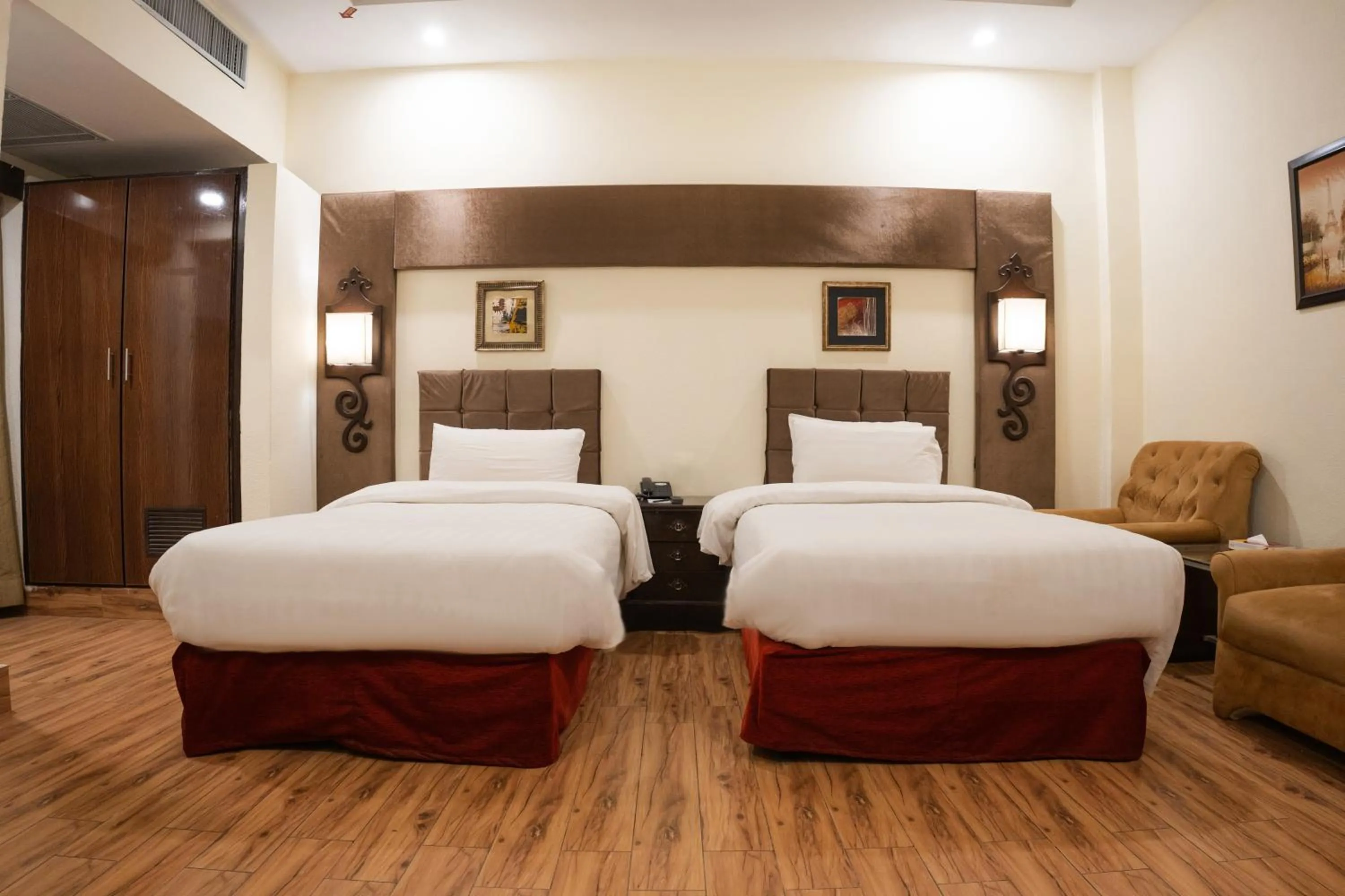 Bedroom, Bed in Hotel One Faisalabad