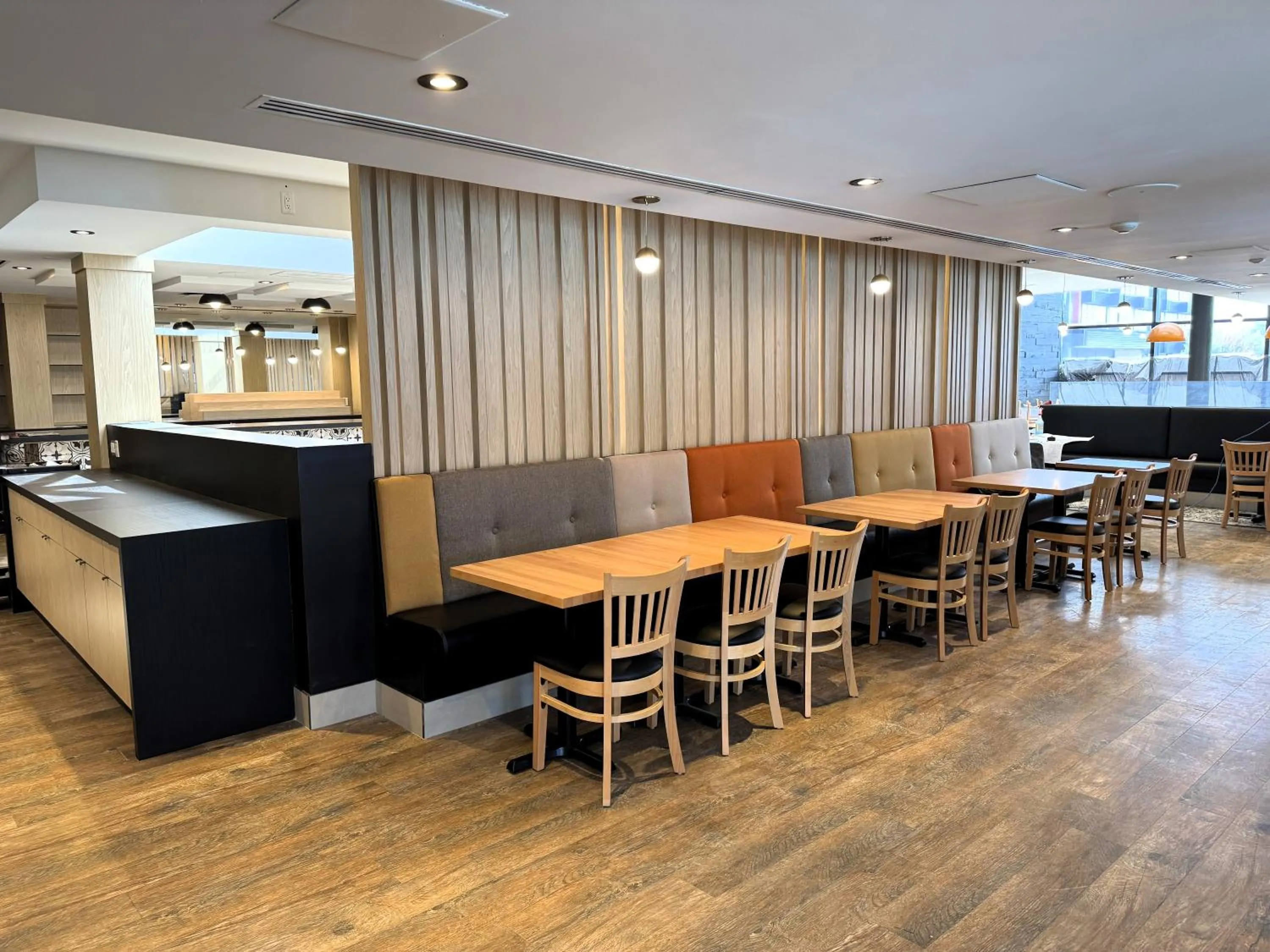 Restaurant/places to eat in Hotel Ruby Foo's