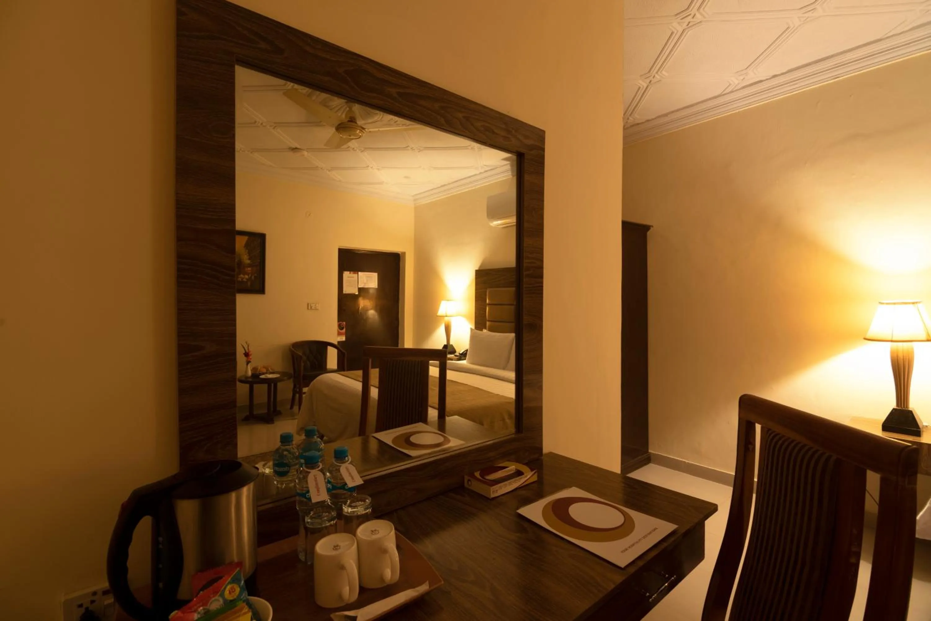 Coffee/tea facilities, Bed in Hotel One Lalazar Multan
