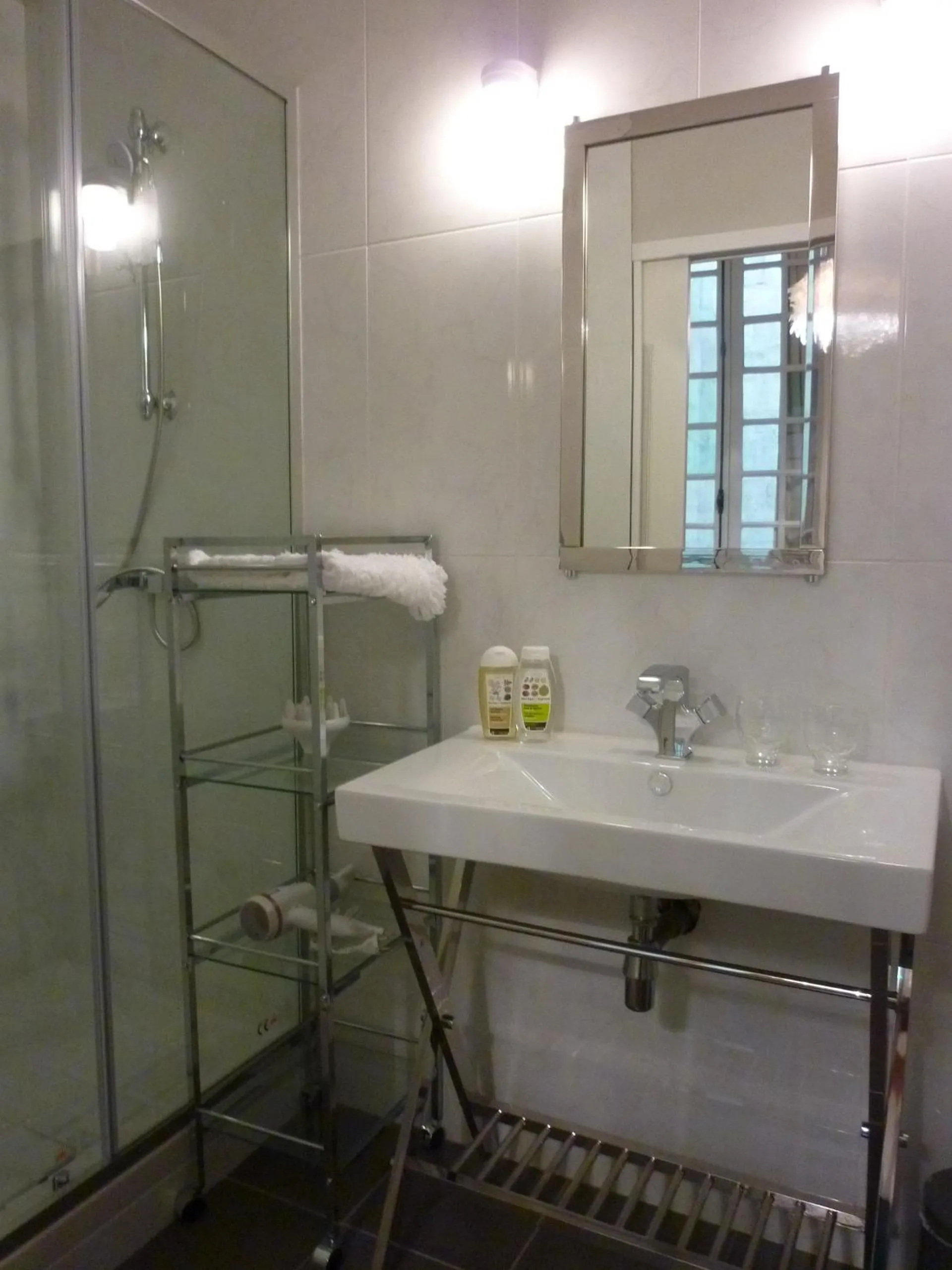 Bathroom in L'Invitation au Voyage