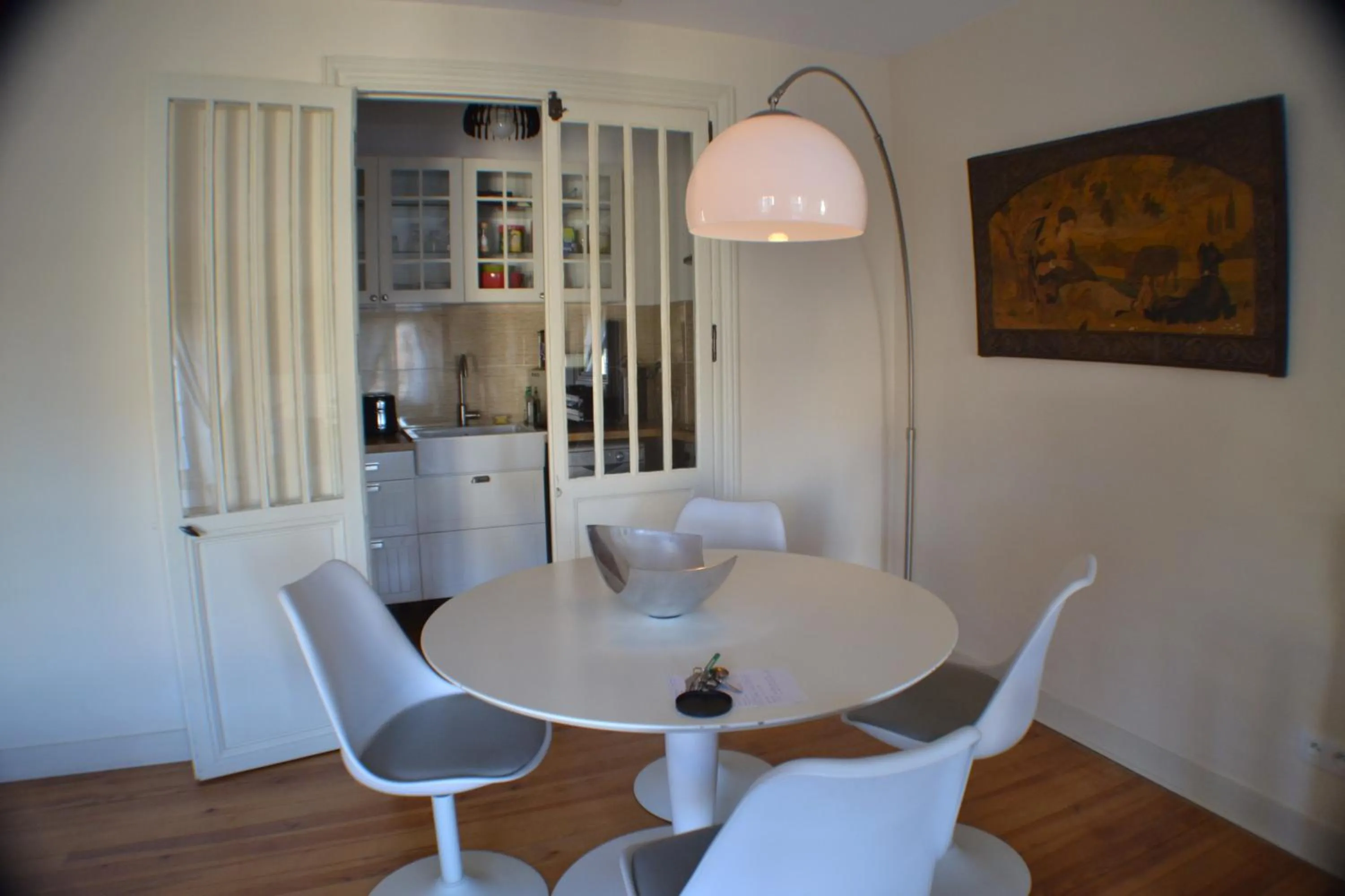 Dining area in L'Invitation au Voyage