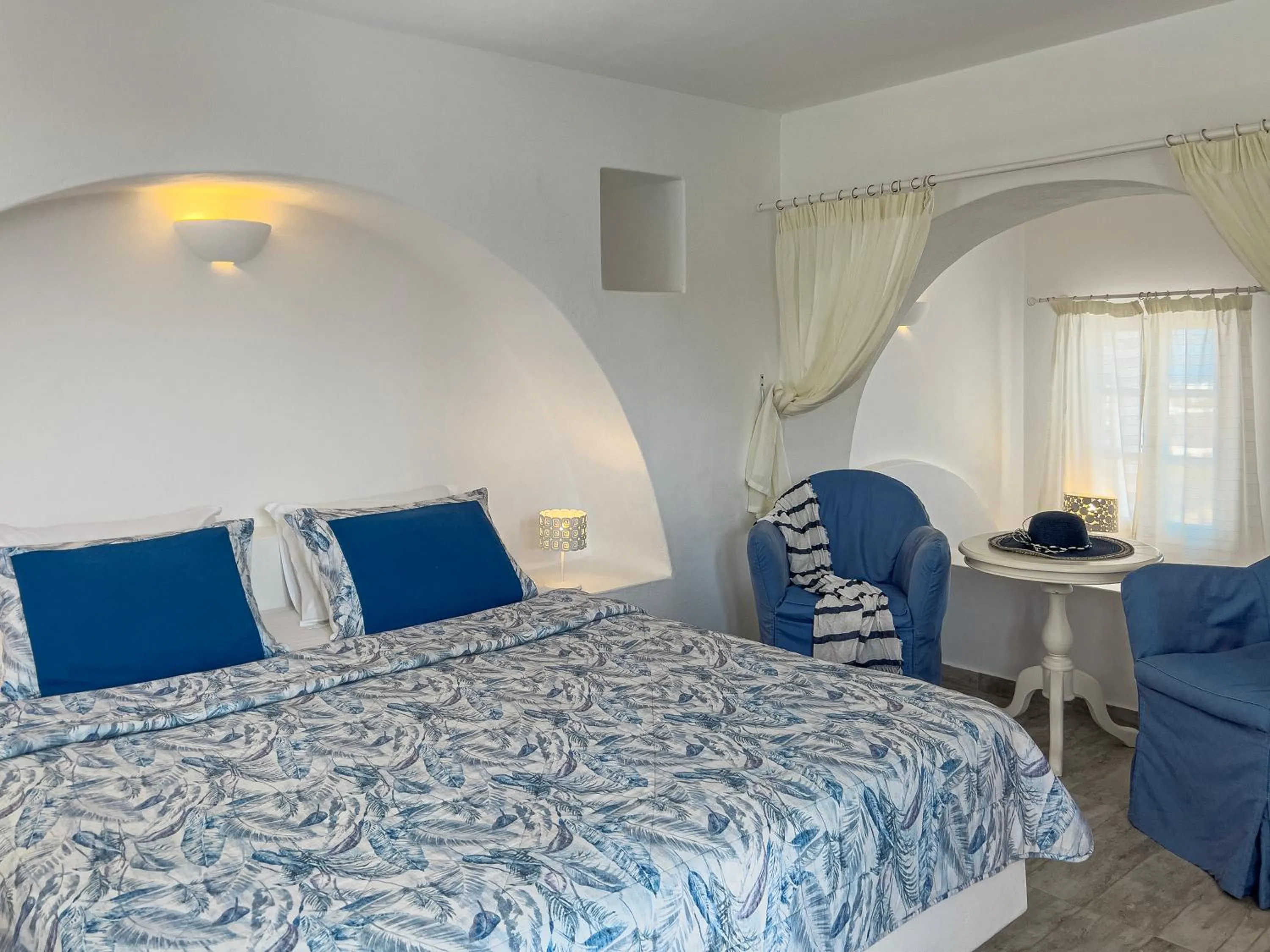 Aspalathras White Hotel