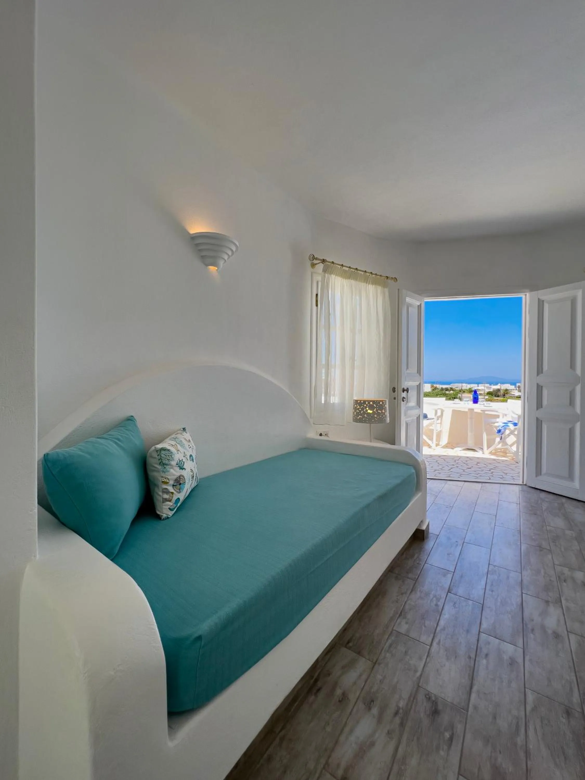 Aspalathras White Hotel