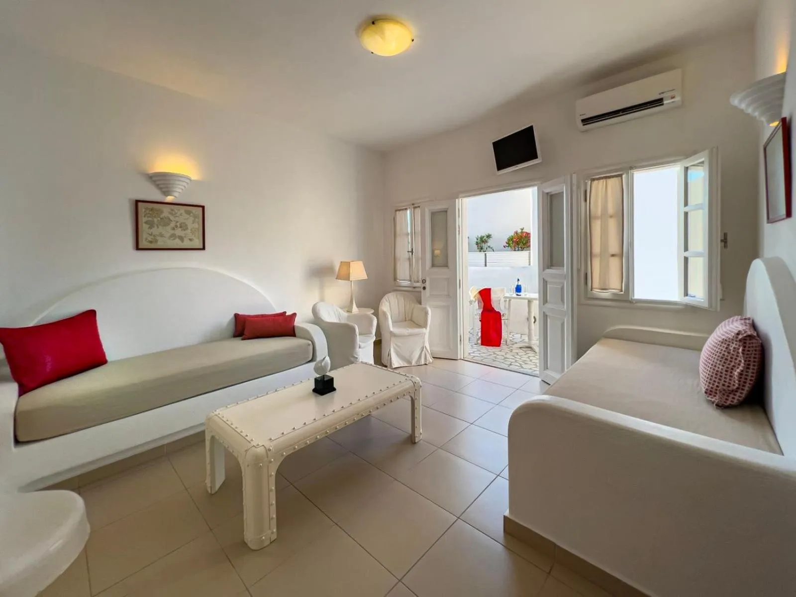 Aspalathras White Hotel