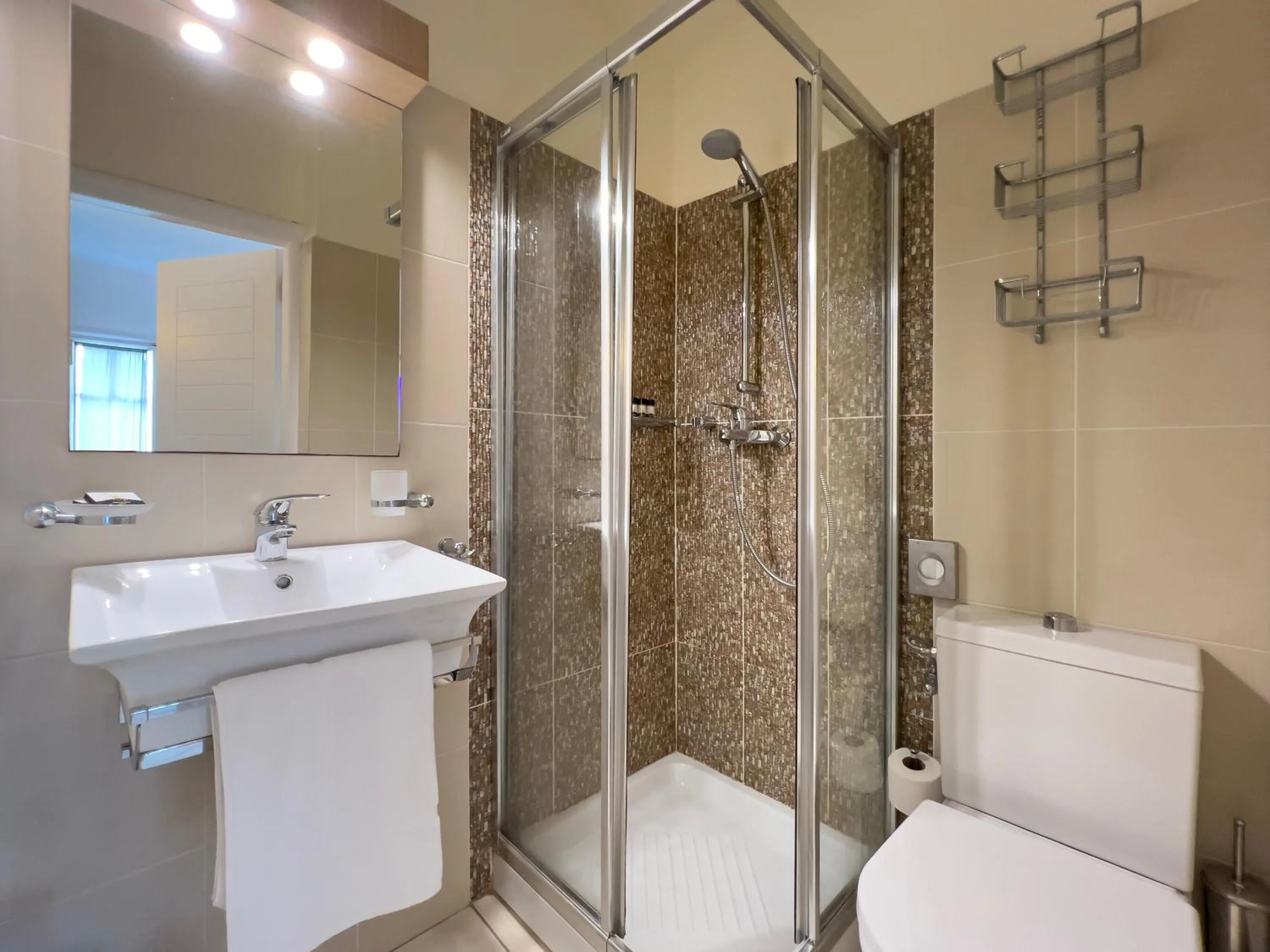 Aspalathras White Hotel