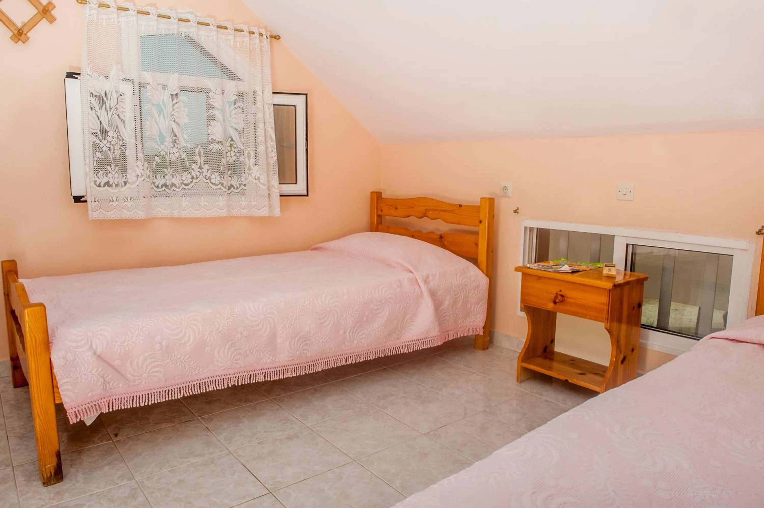 Bed in Paradise Studios