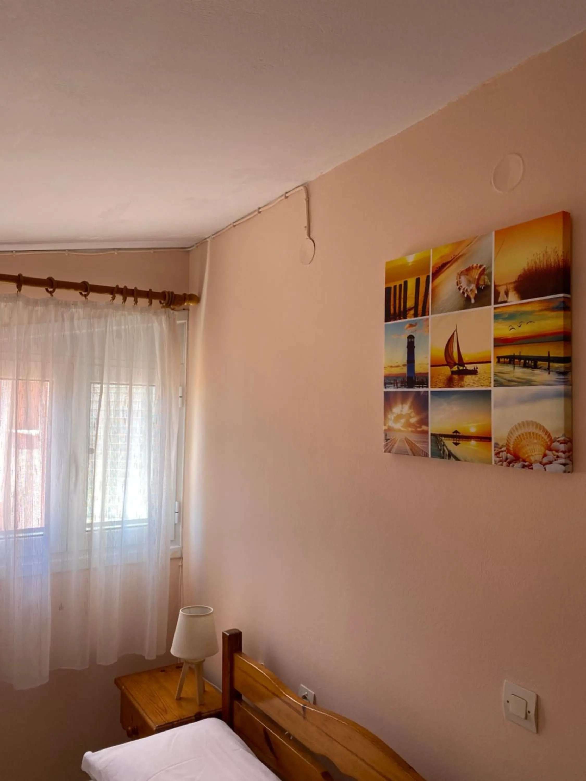 Bed in Paradise Studios