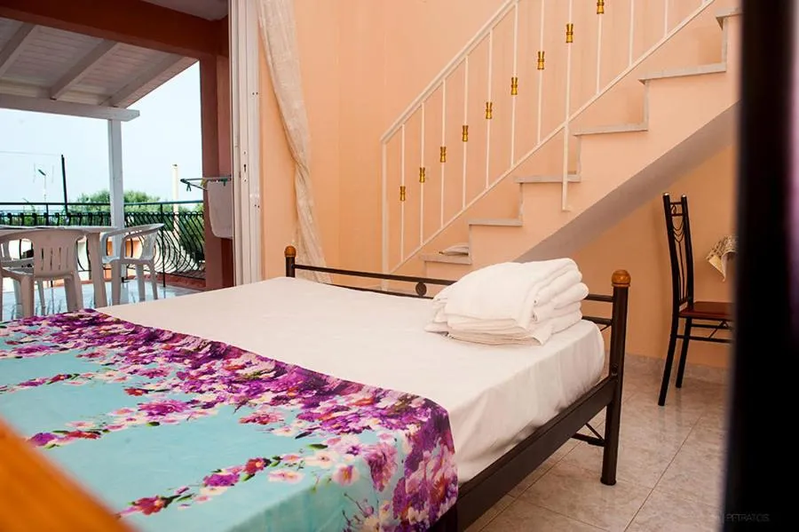 Bed in Paradise Studios