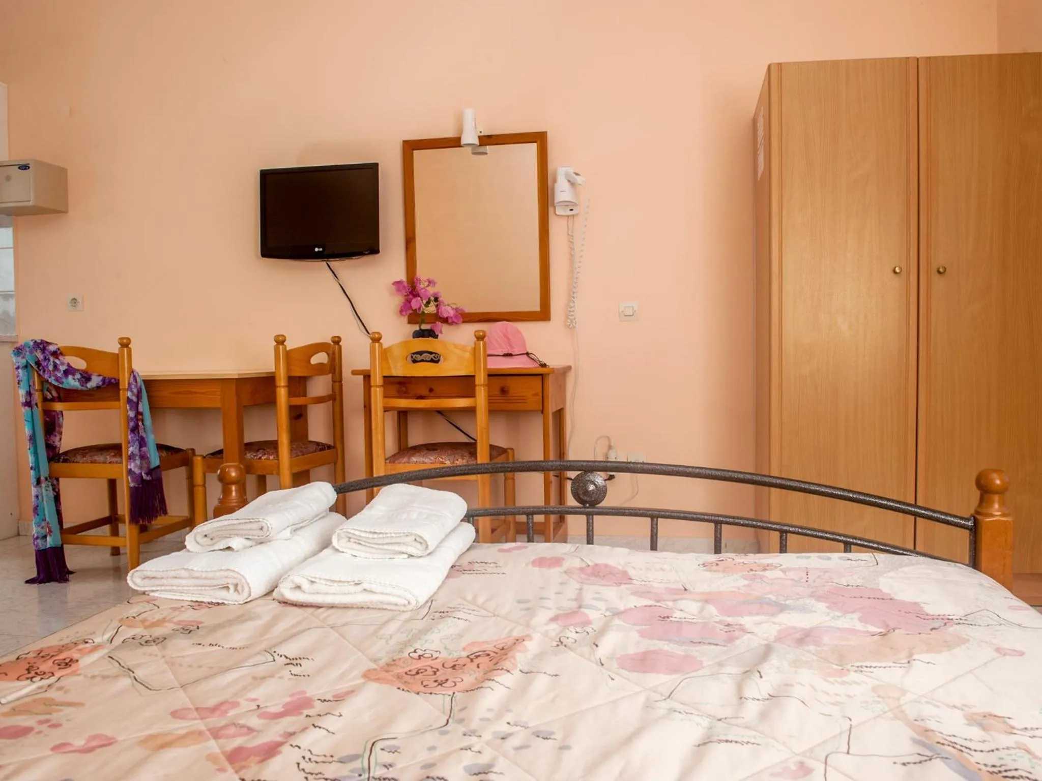 Bed in Paradise Studios