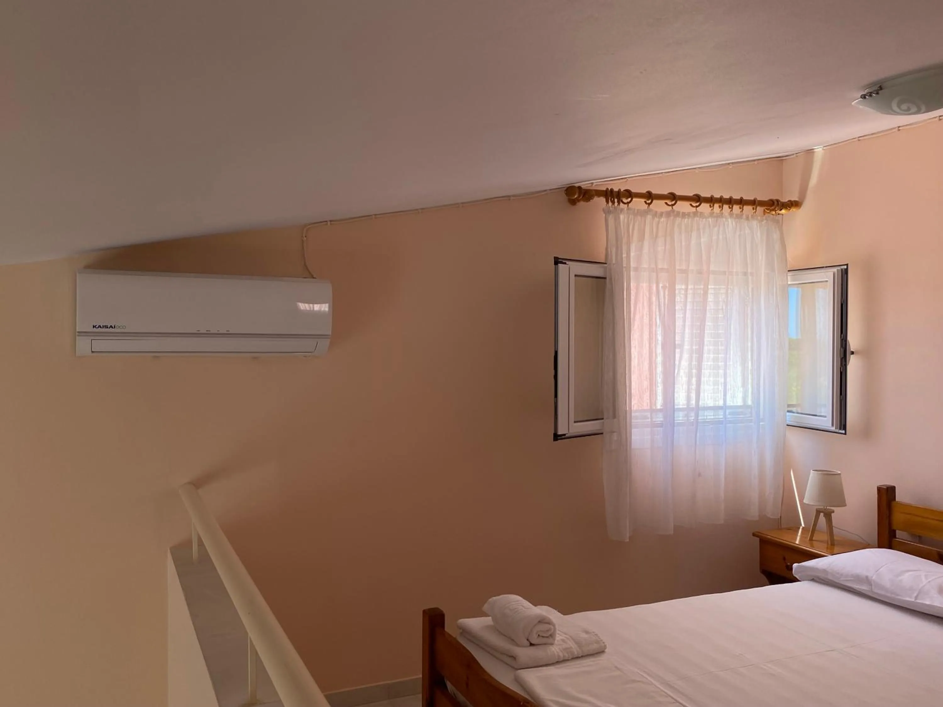 Bed in Paradise Studios