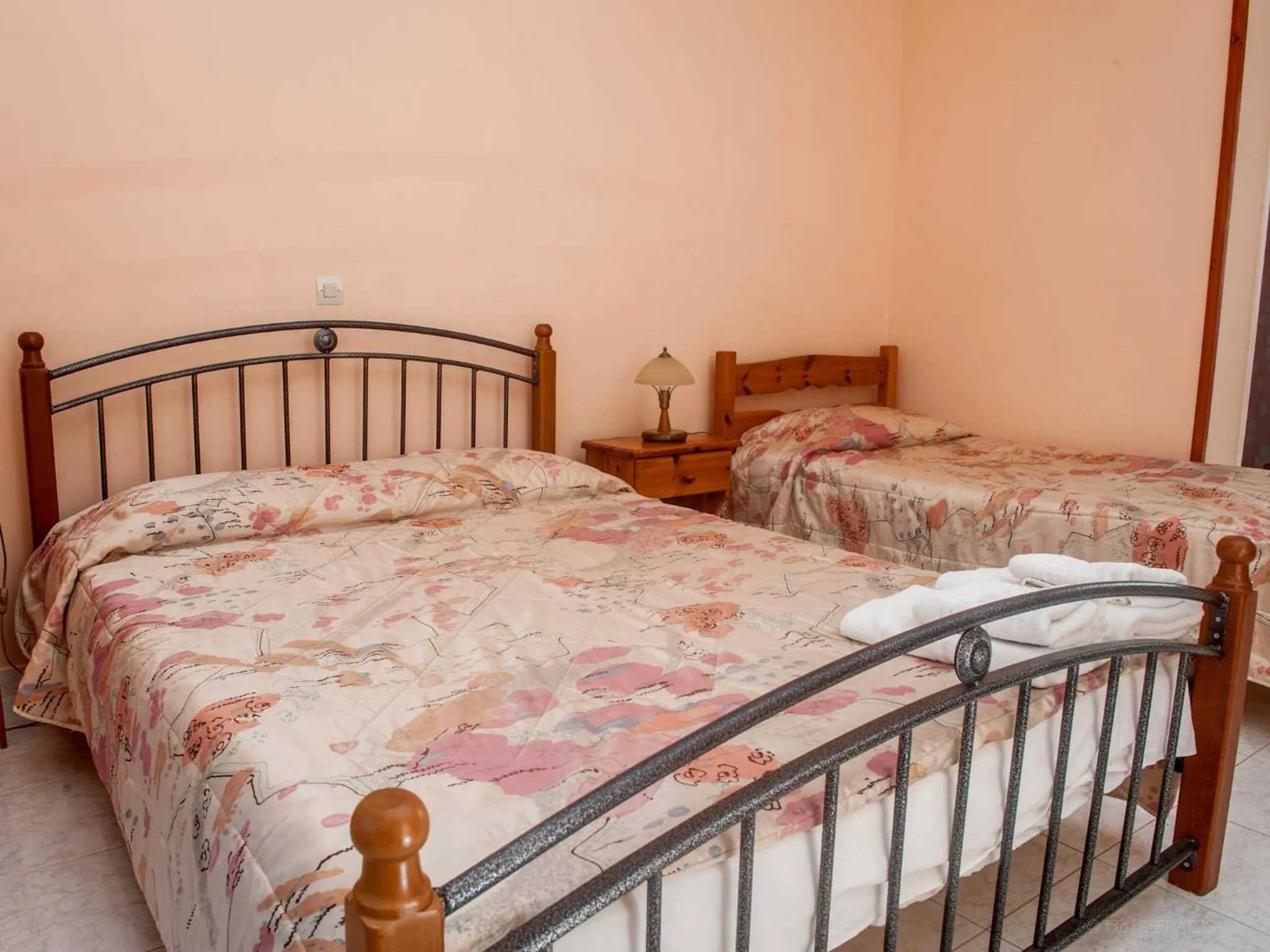 Bed in Paradise Studios