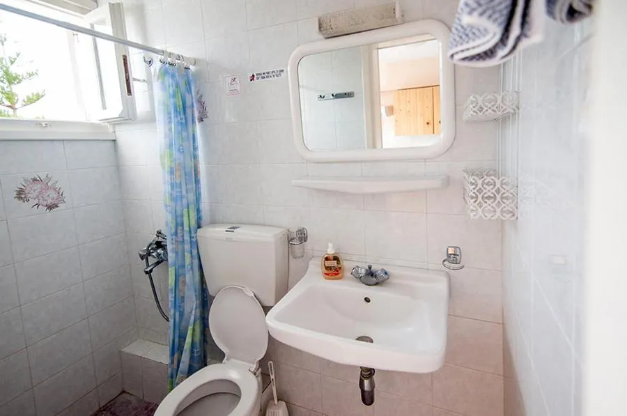 Bathroom in Paradise Studios