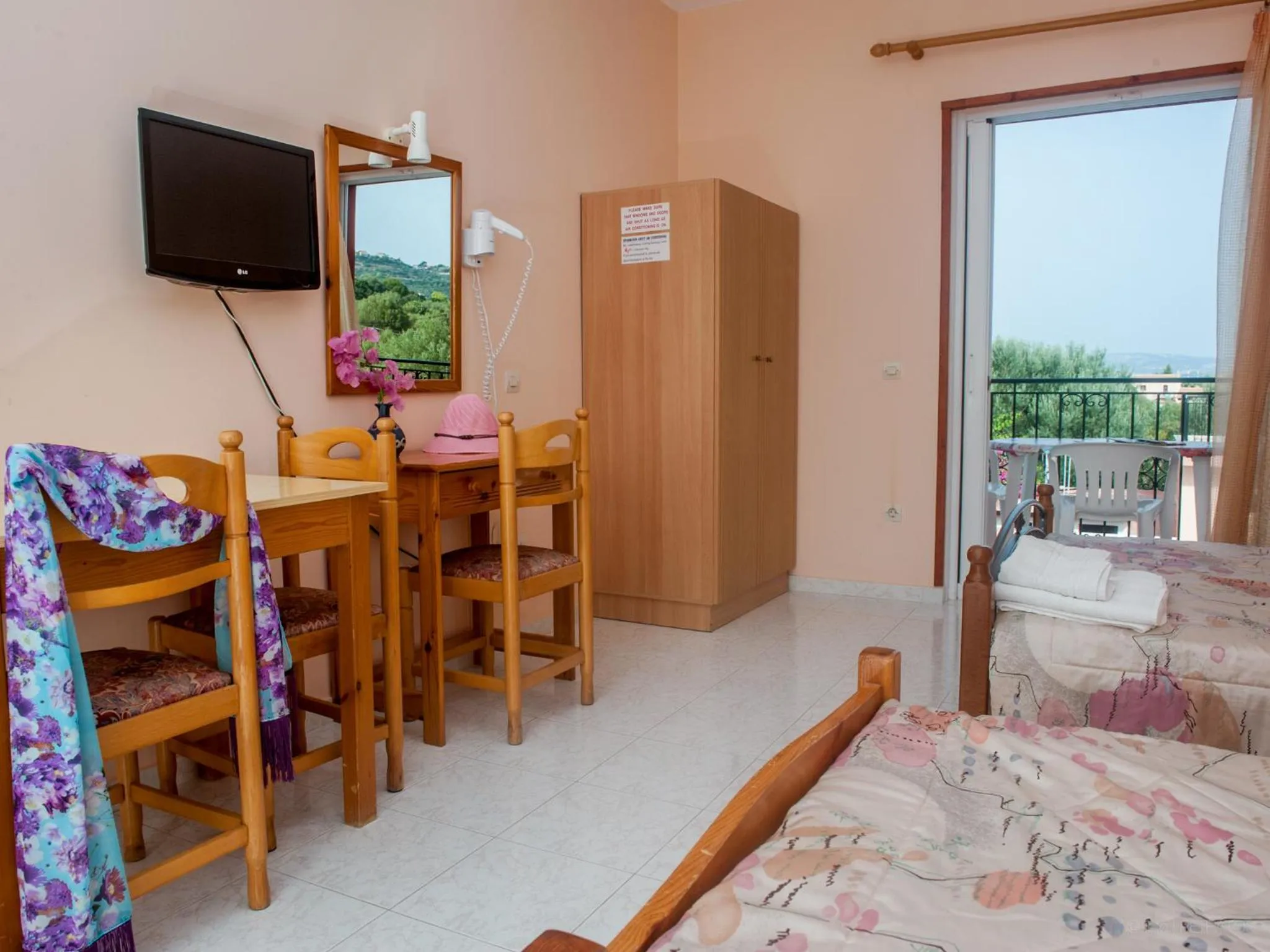 Bed in Paradise Studios