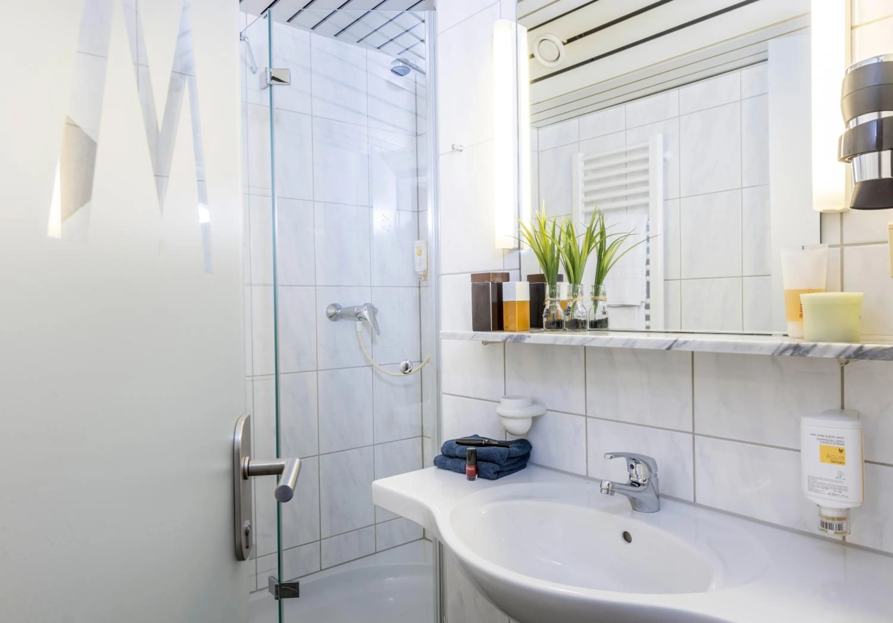 Bathroom in Hotel Monika