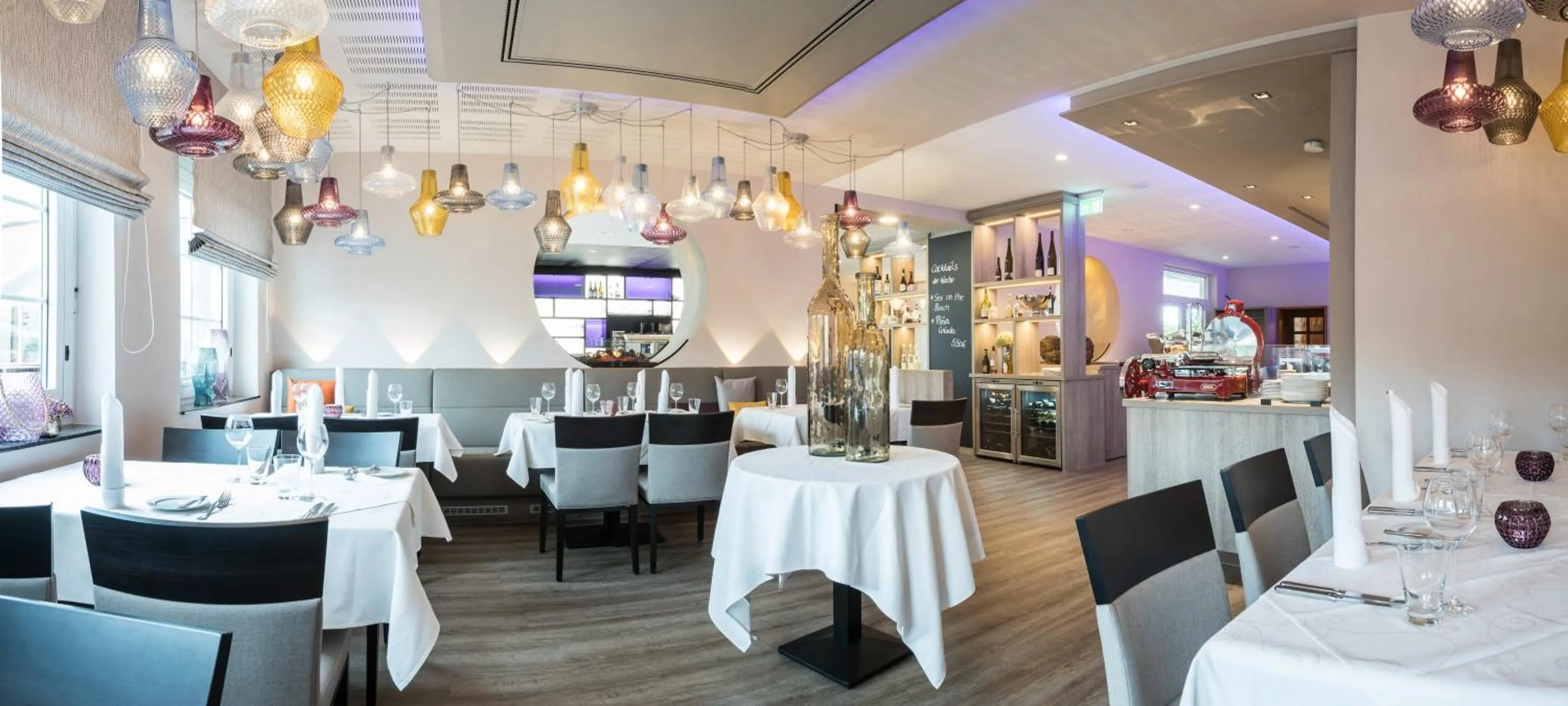 Restaurant/places to eat in Hotel Monika