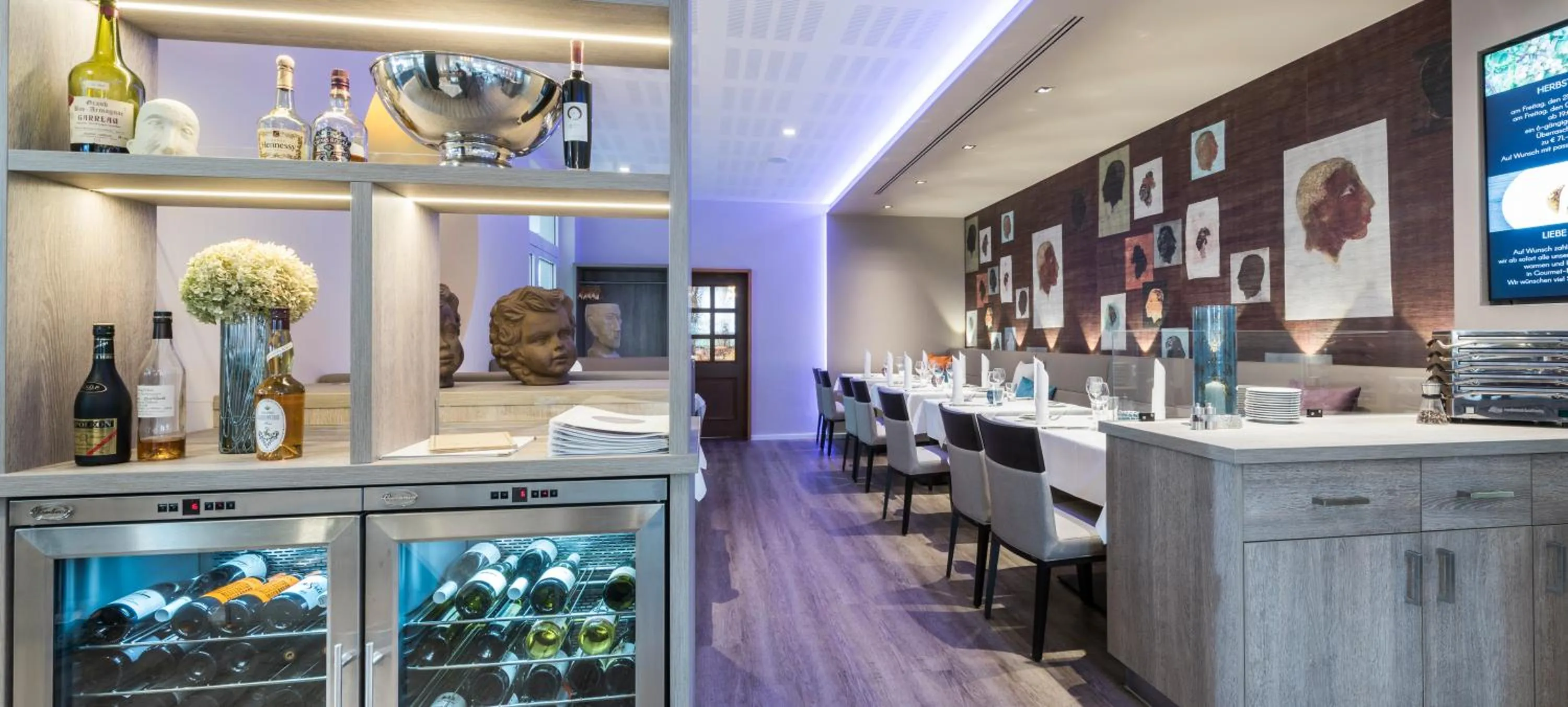 Restaurant/places to eat in Hotel Monika