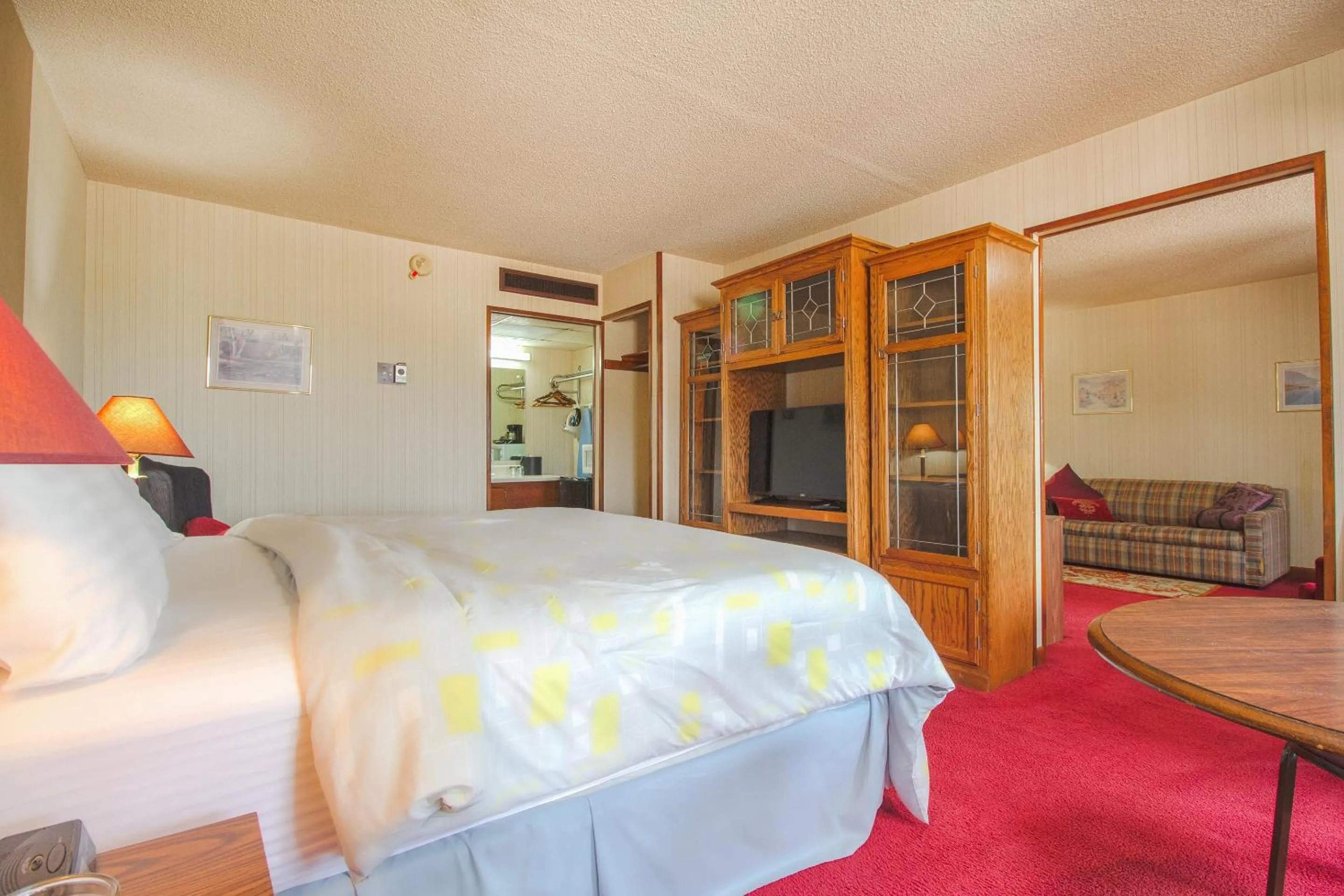 Bedroom, Bed in HomeTown Inn By OYO - Liberal, KS