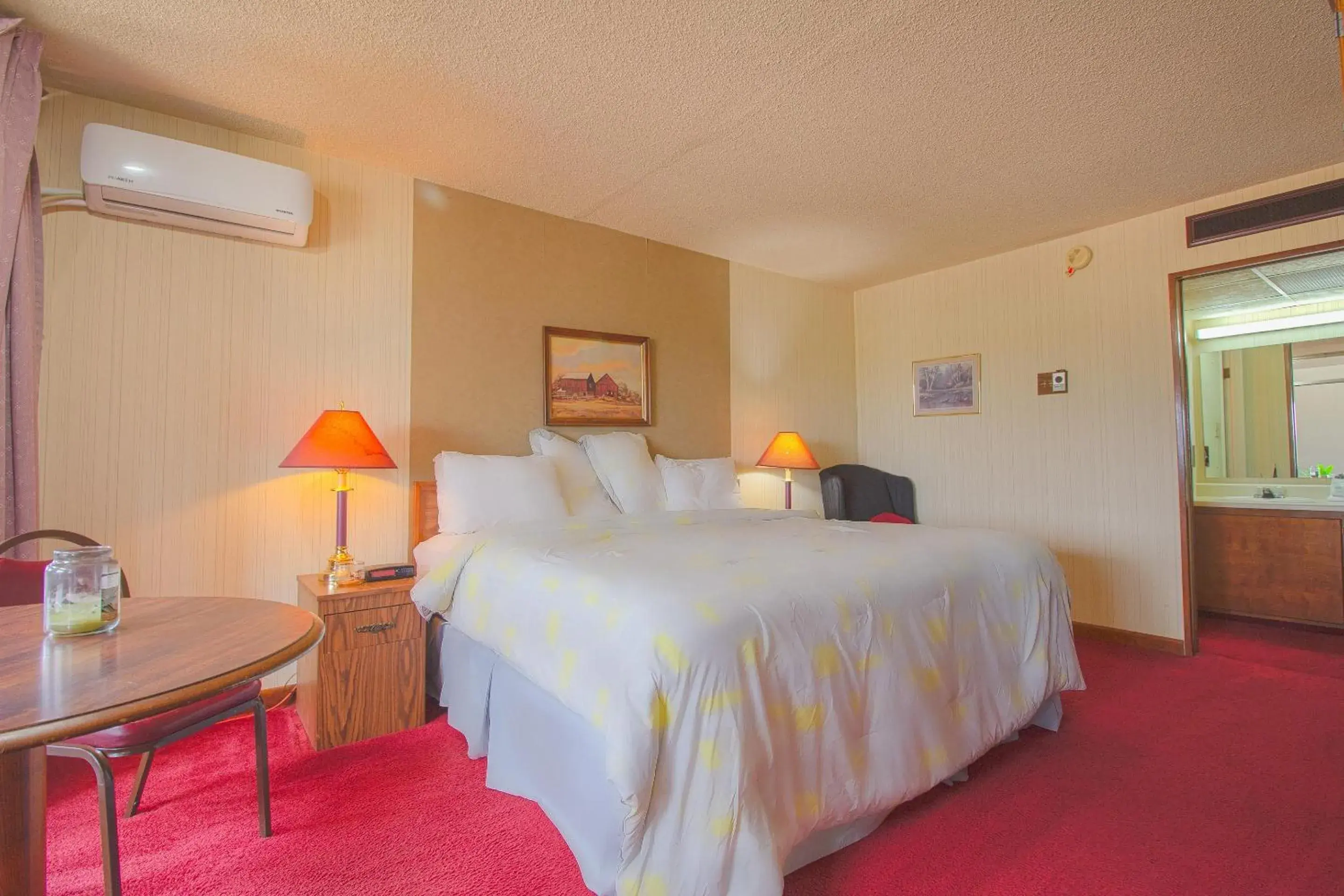 Bedroom, Bed in HomeTown Inn By OYO - Liberal, KS Bedroom, Bed in HomeTown Inn By OYO - Liberal, KS