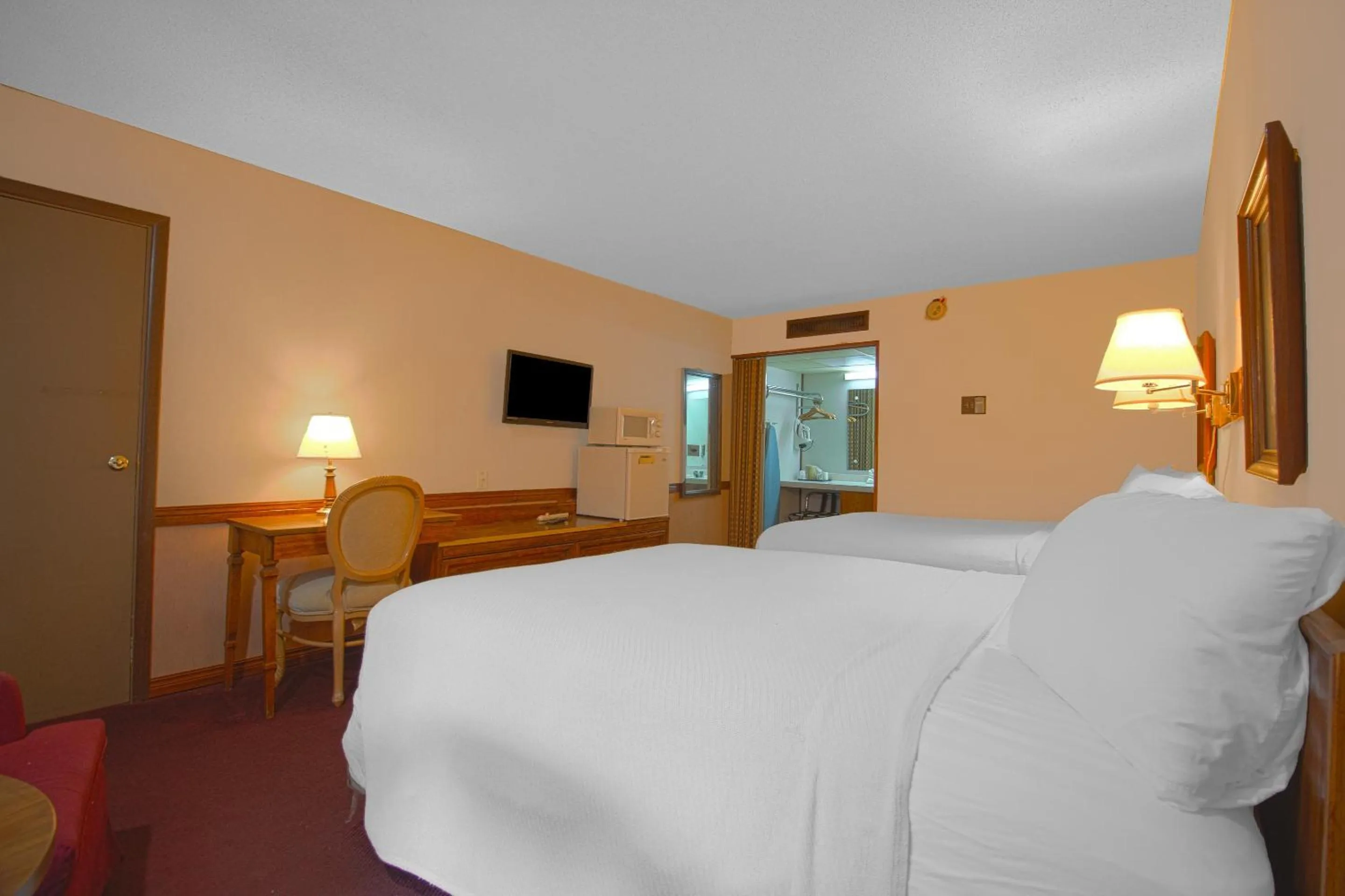 Bedroom, Bed in HomeTown Inn By OYO - Liberal, KS