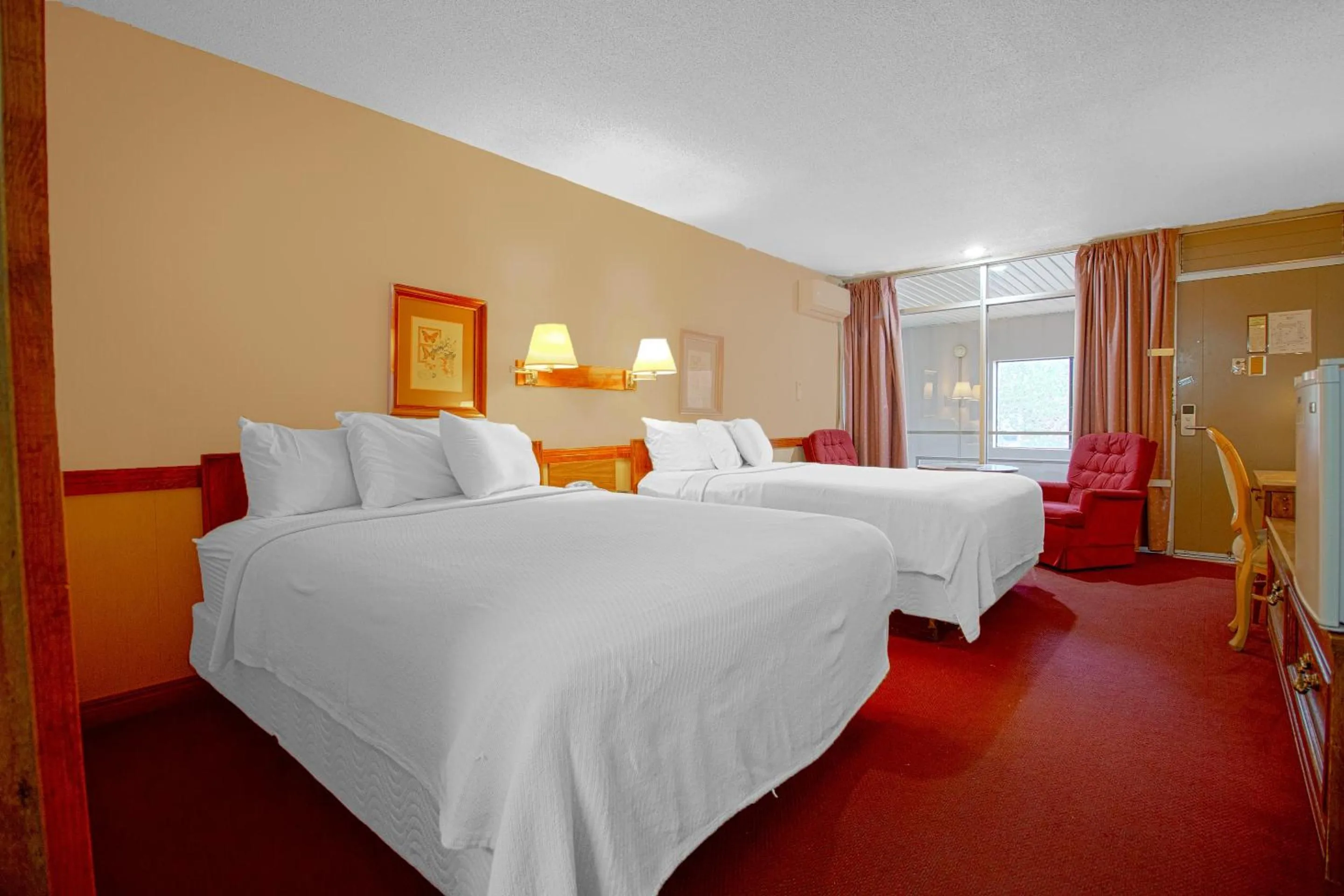 Bedroom, Bed in HomeTown Inn By OYO - Liberal, KS