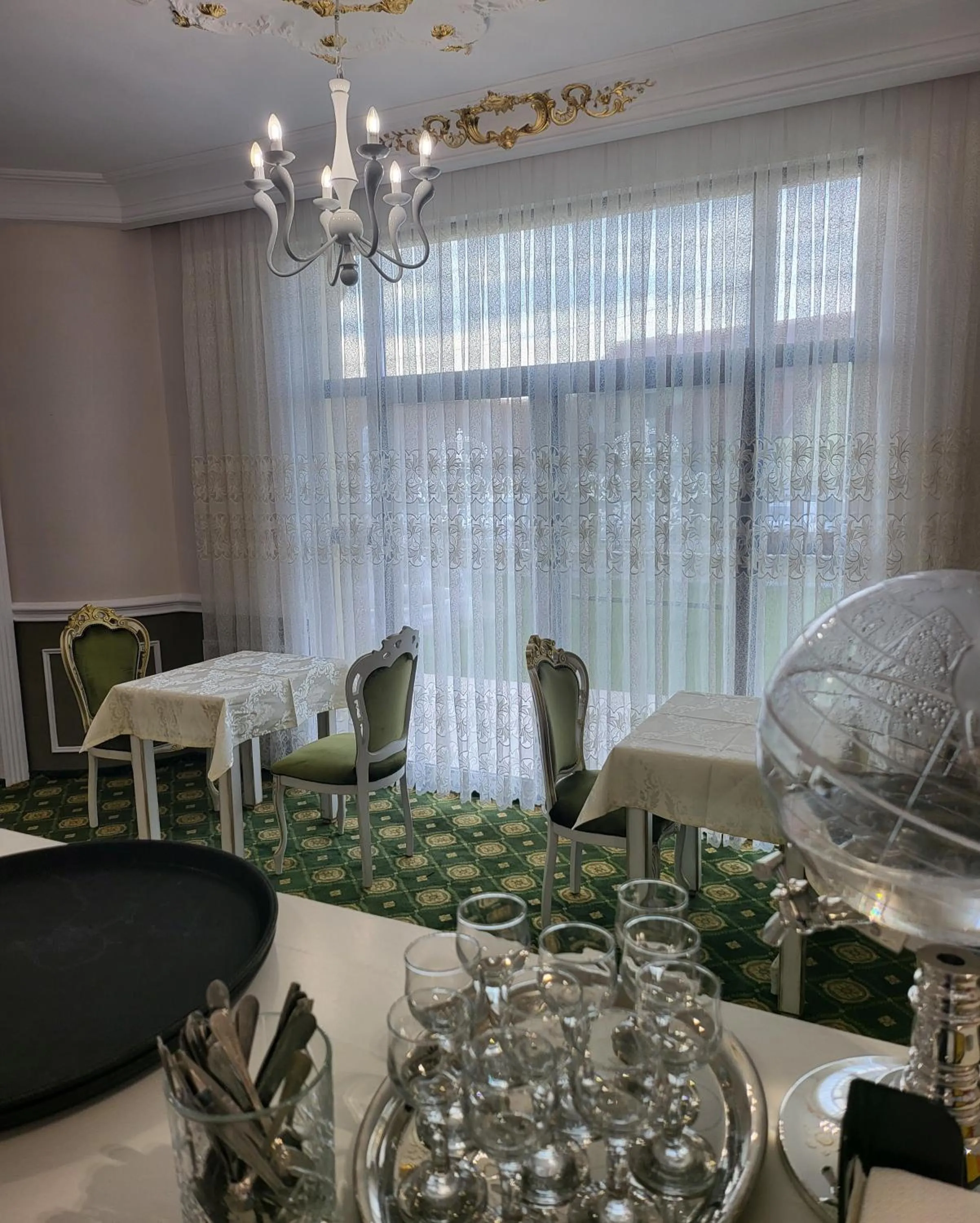 Restaurant/places to eat in Regal Beius