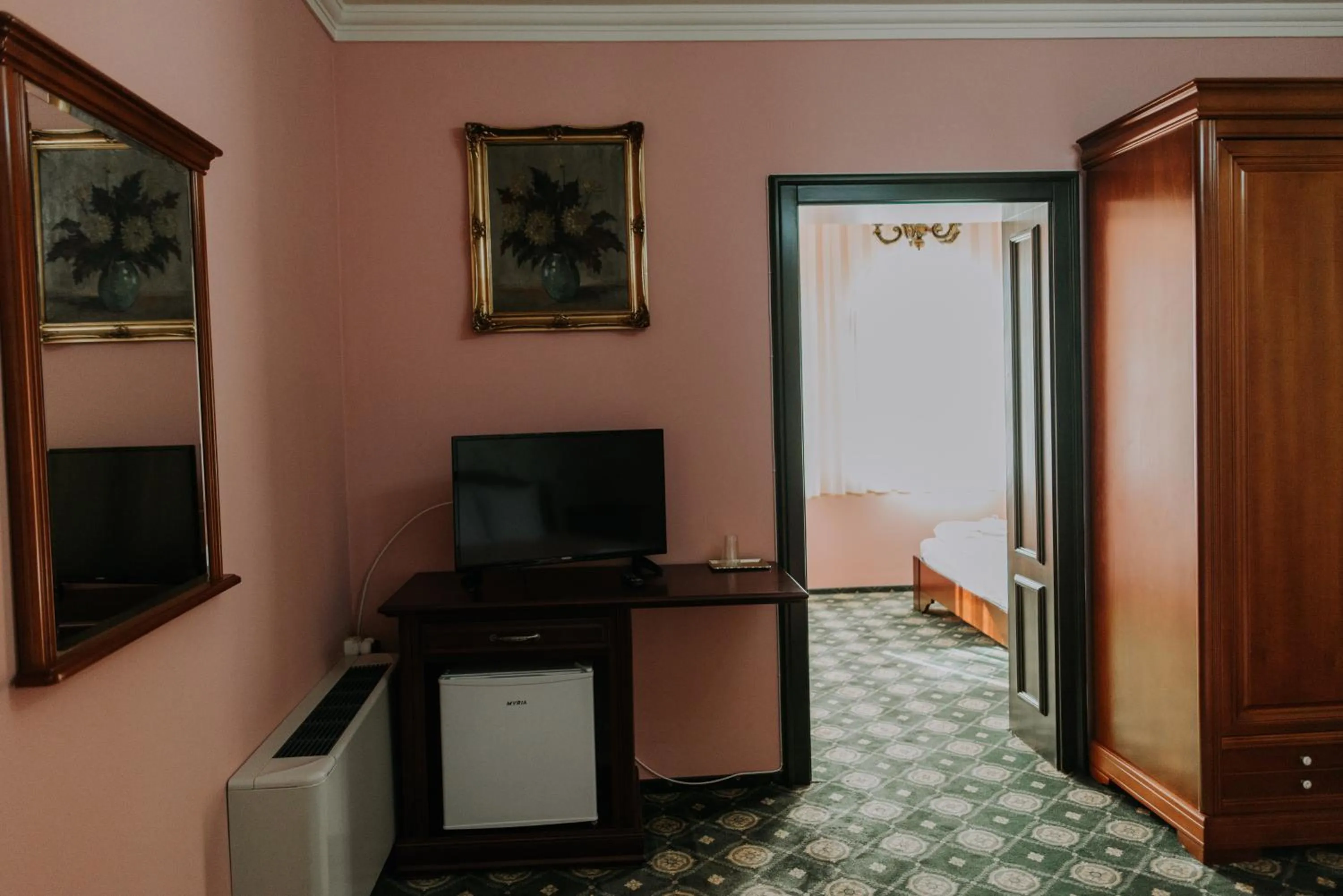 Photo of the whole room in Regal Beius