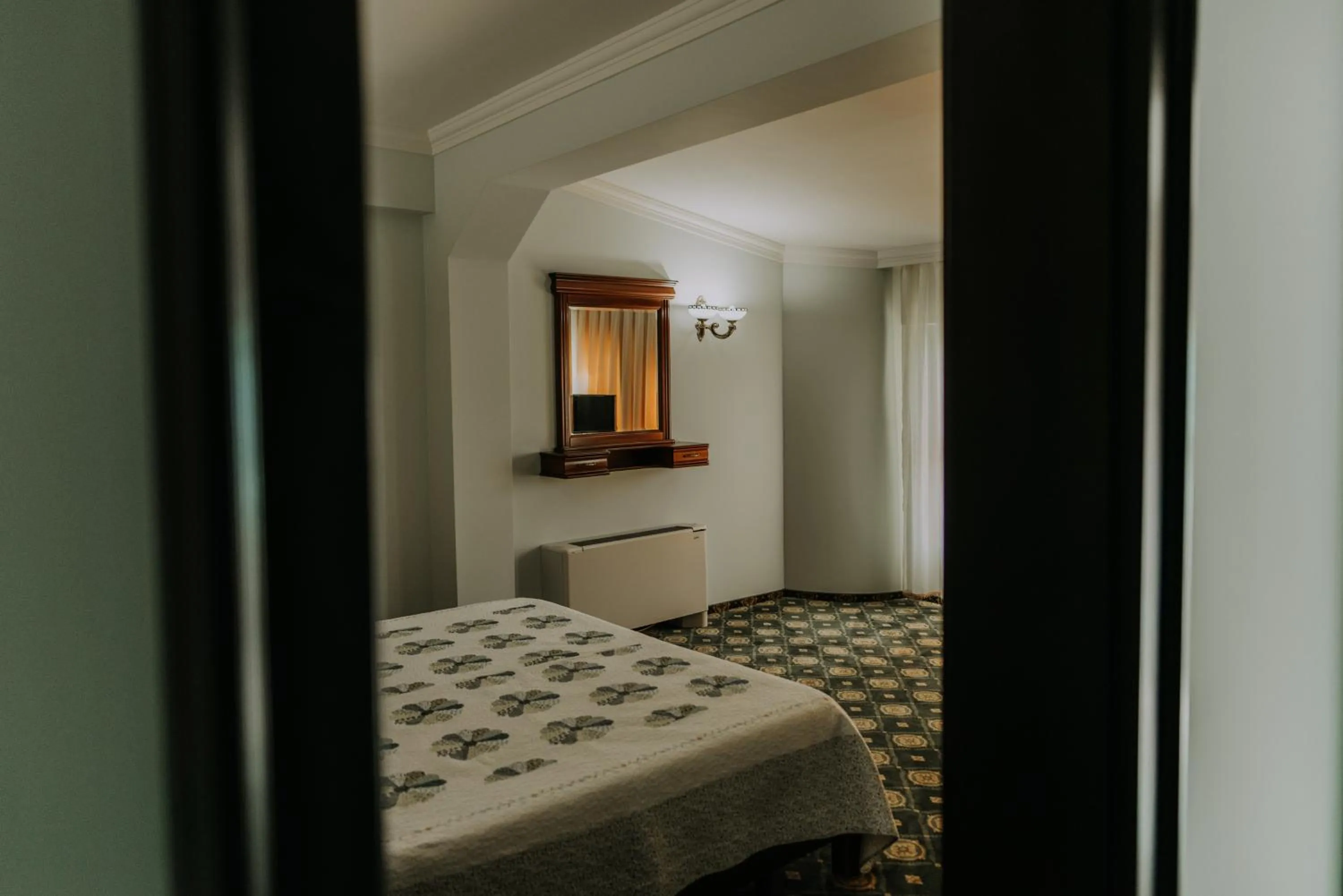 Photo of the whole room, Bed in Regal Beius