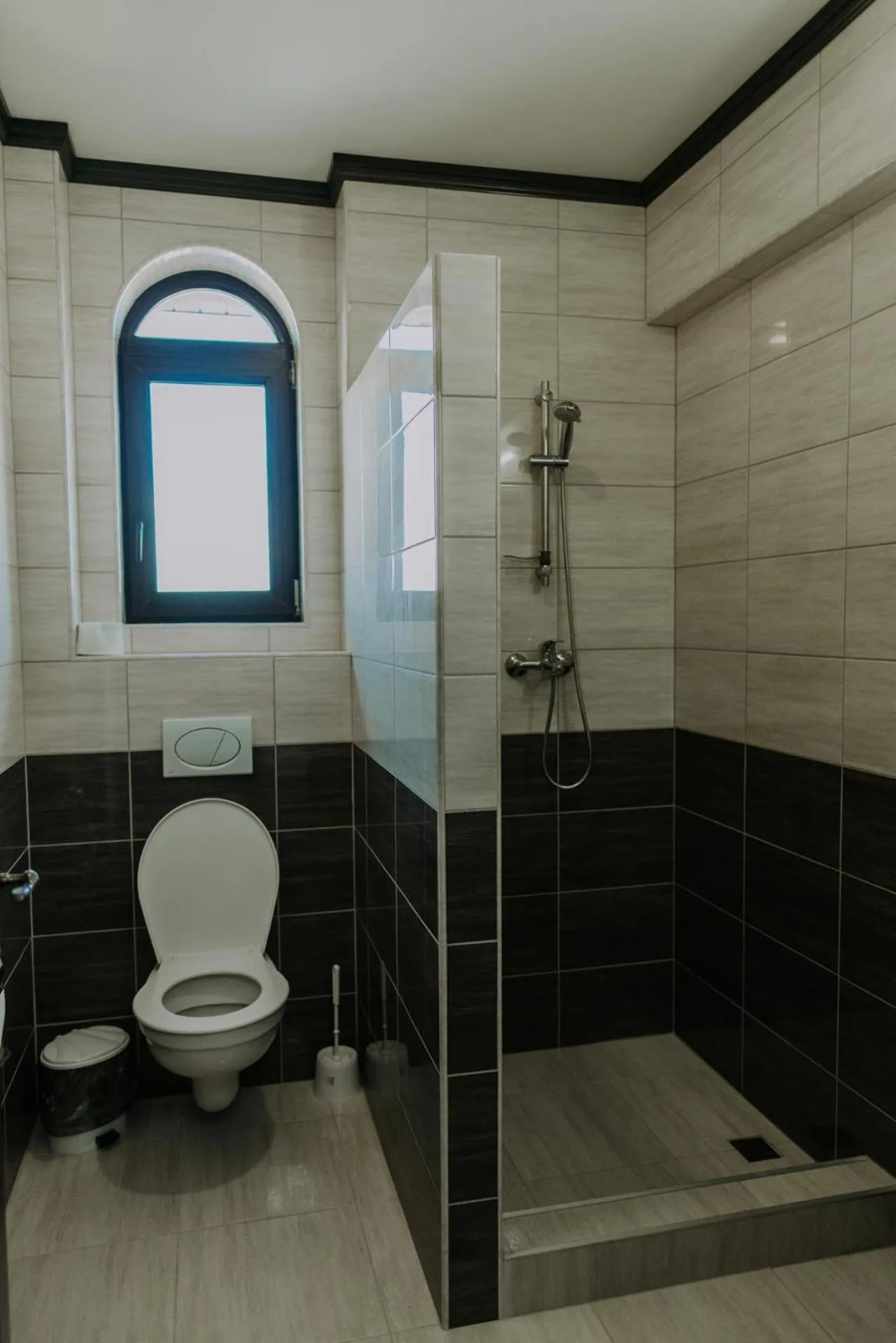 Shower in Regal Beius