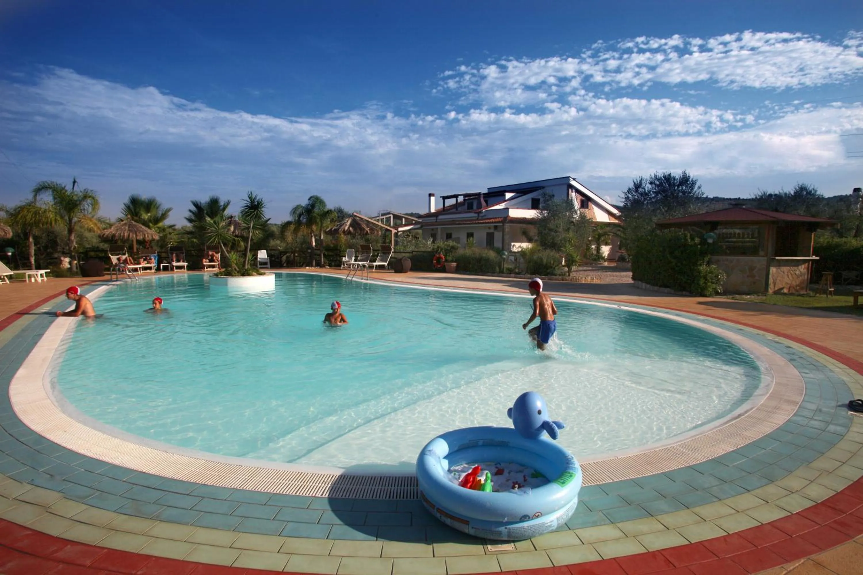 Swimming pool in Residence Villantica