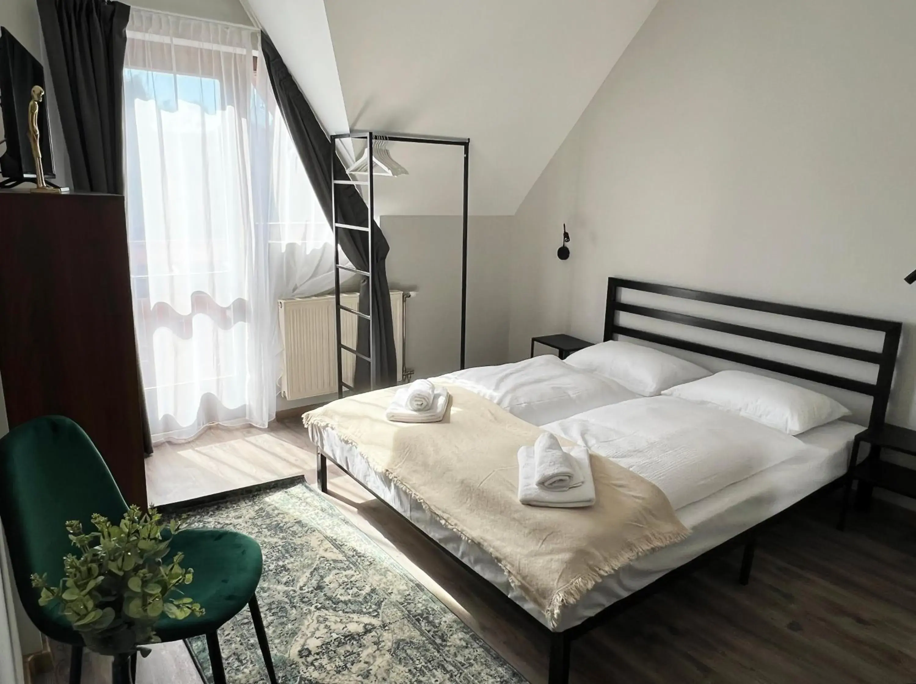 Queen Room with Balcony in Nussbaum Panzió Queen Room with Balcony in Nussbaum Panzió