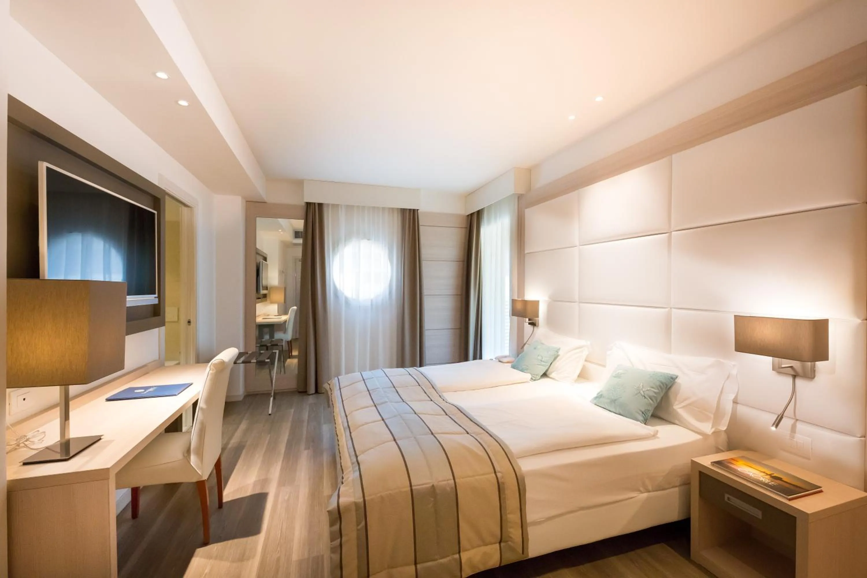 Bedroom, Bed in International Beach Hotel