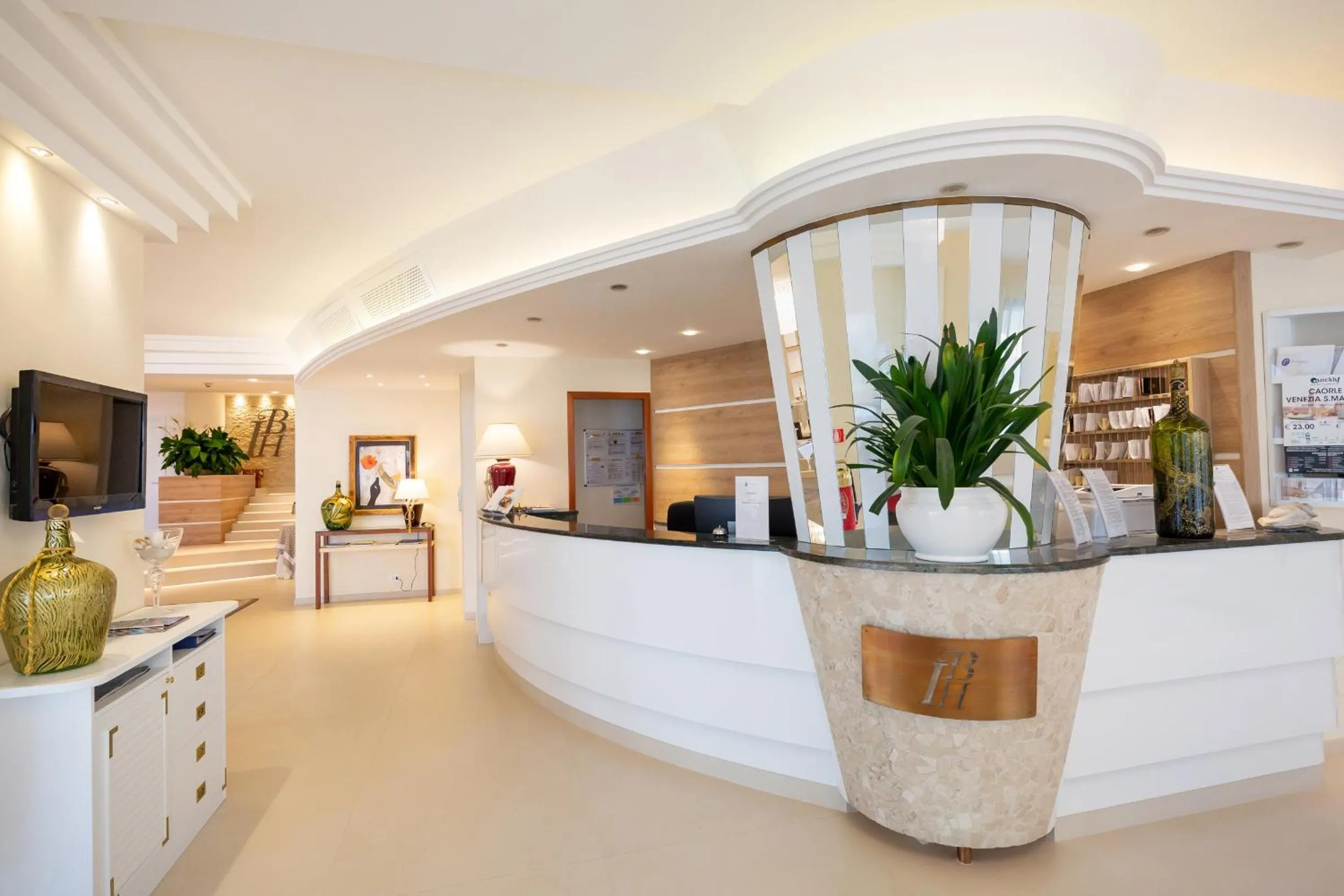 Lobby or reception in International Beach Hotel