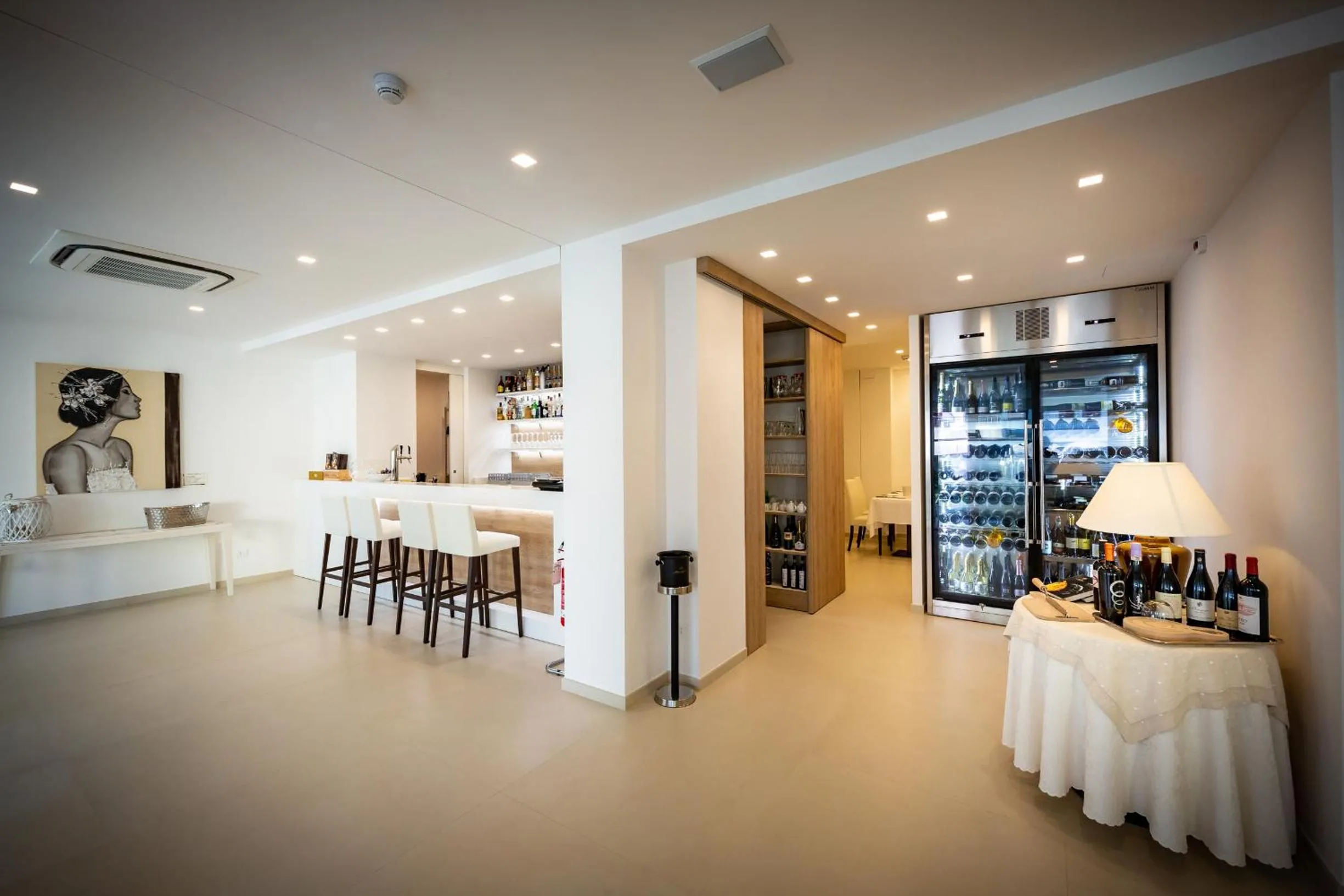 Lounge or bar in International Beach Hotel
