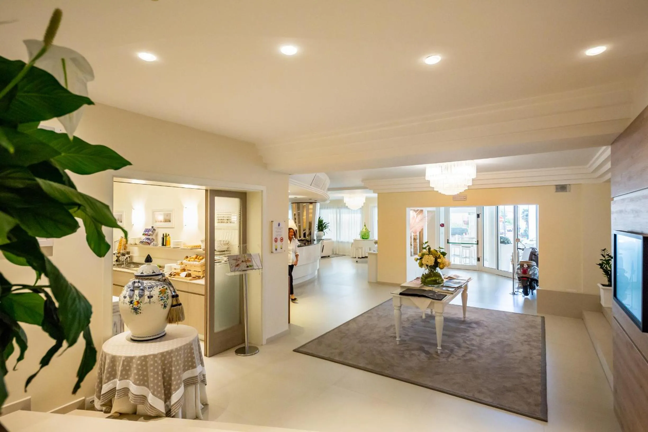 Lobby or reception in International Beach Hotel