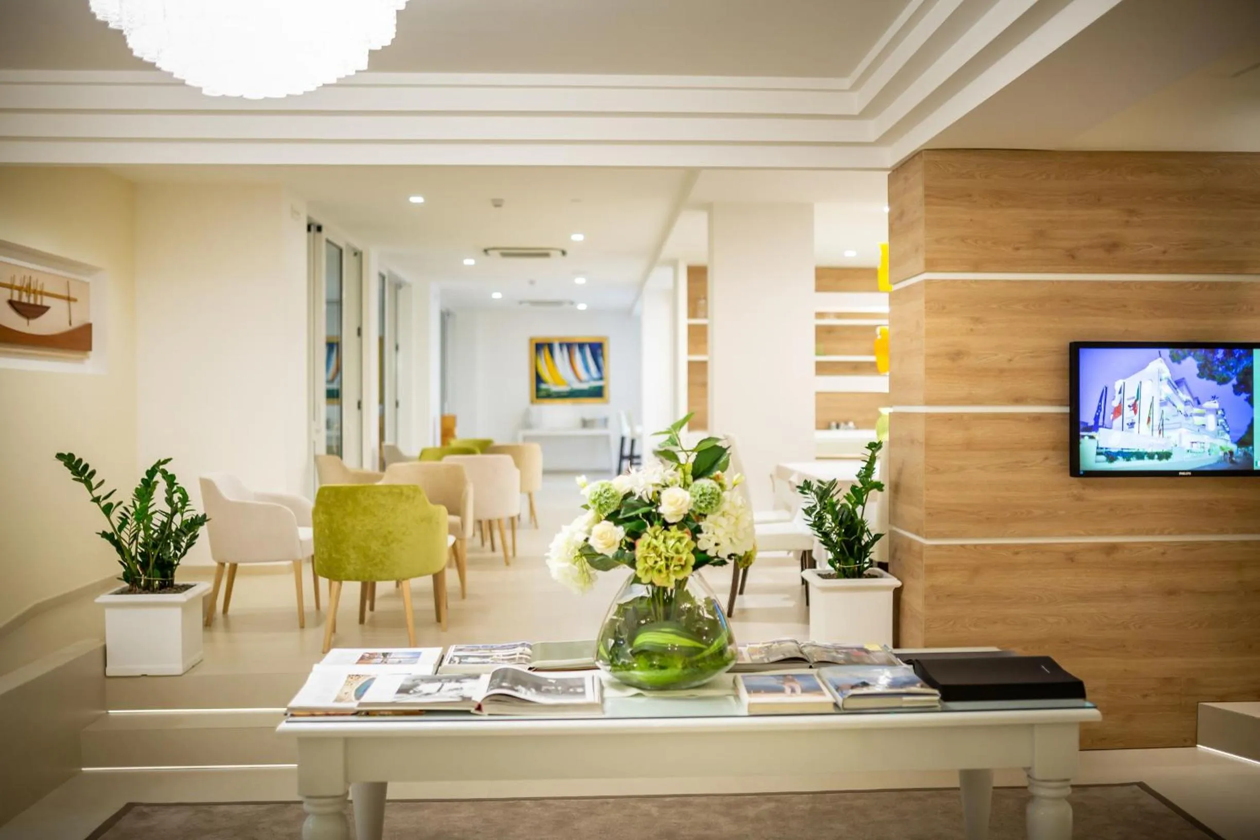 Lounge or bar in International Beach Hotel