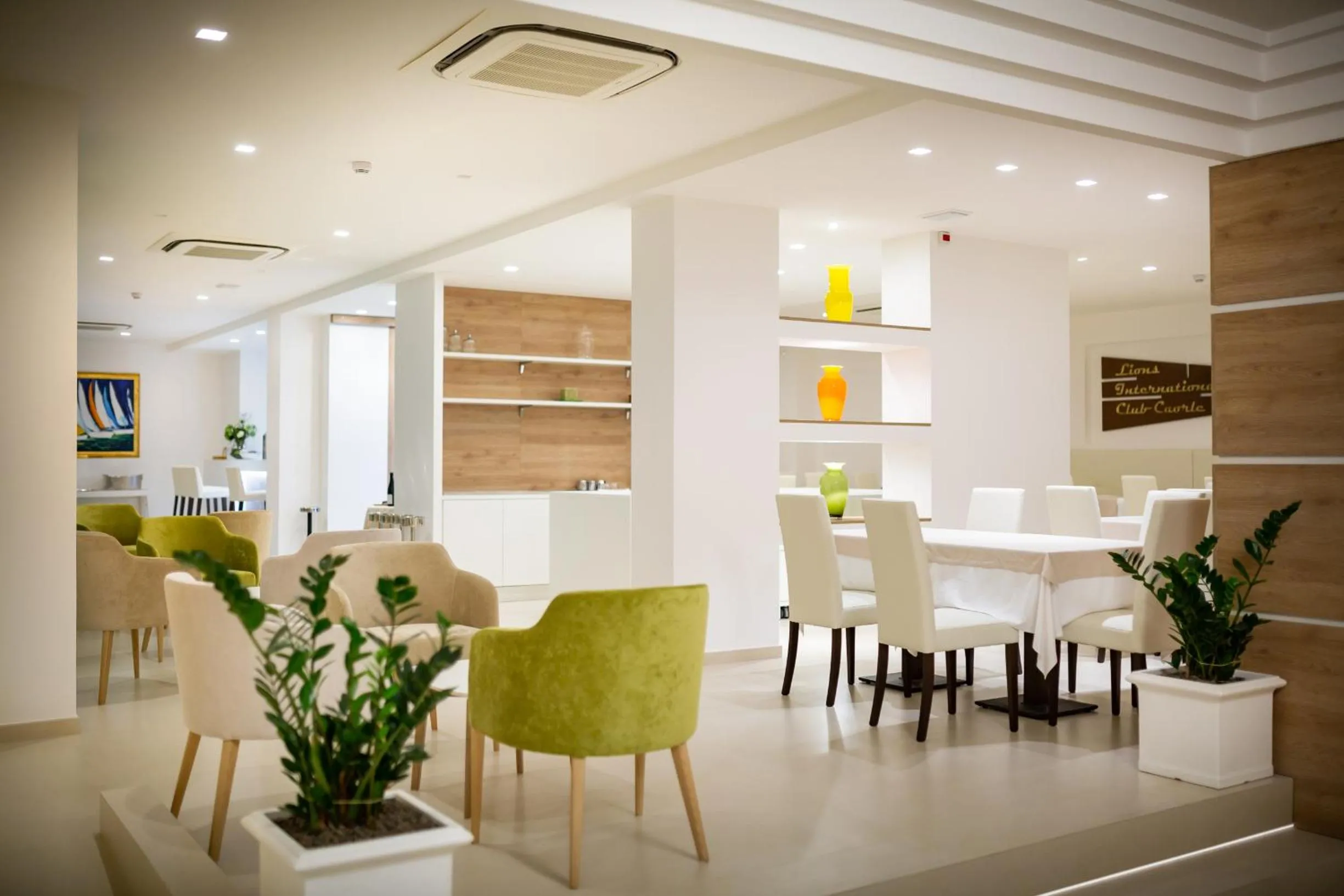 Lounge or bar in International Beach Hotel