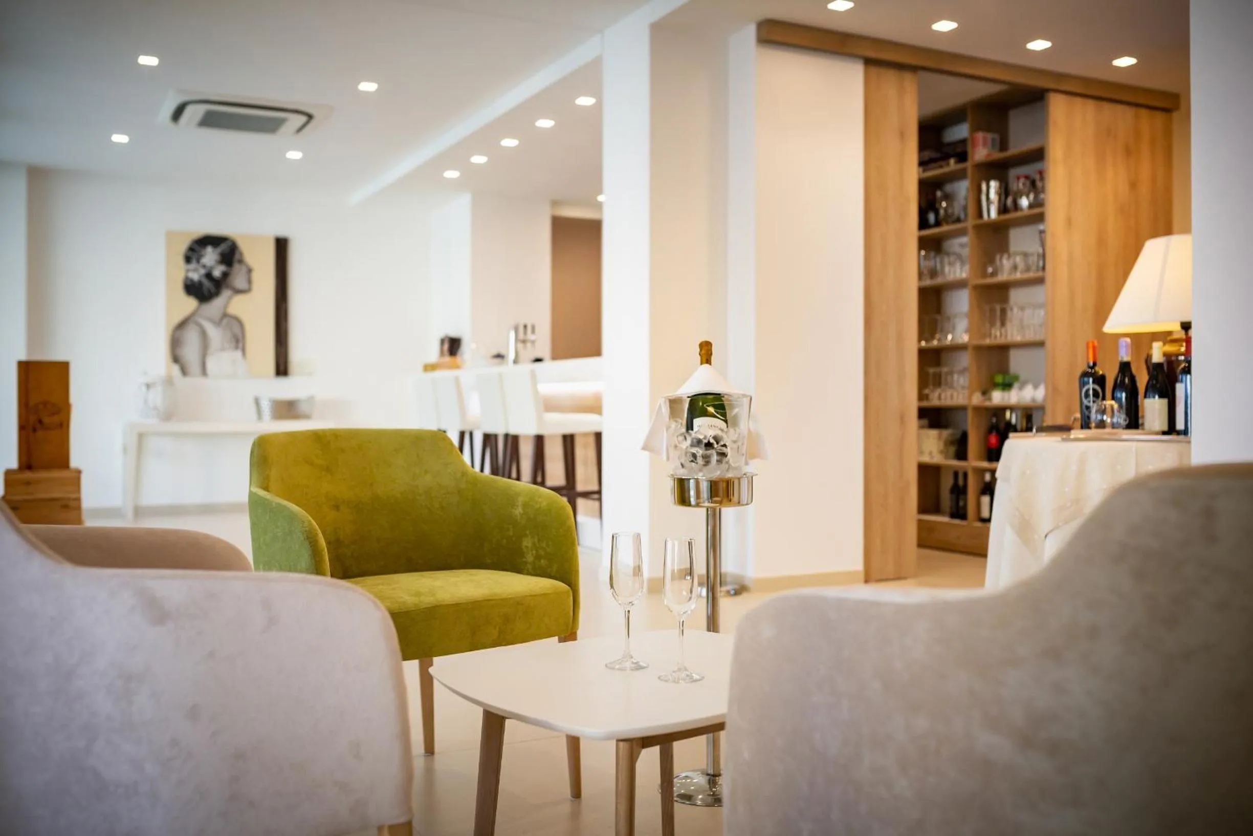Lounge or bar in International Beach Hotel