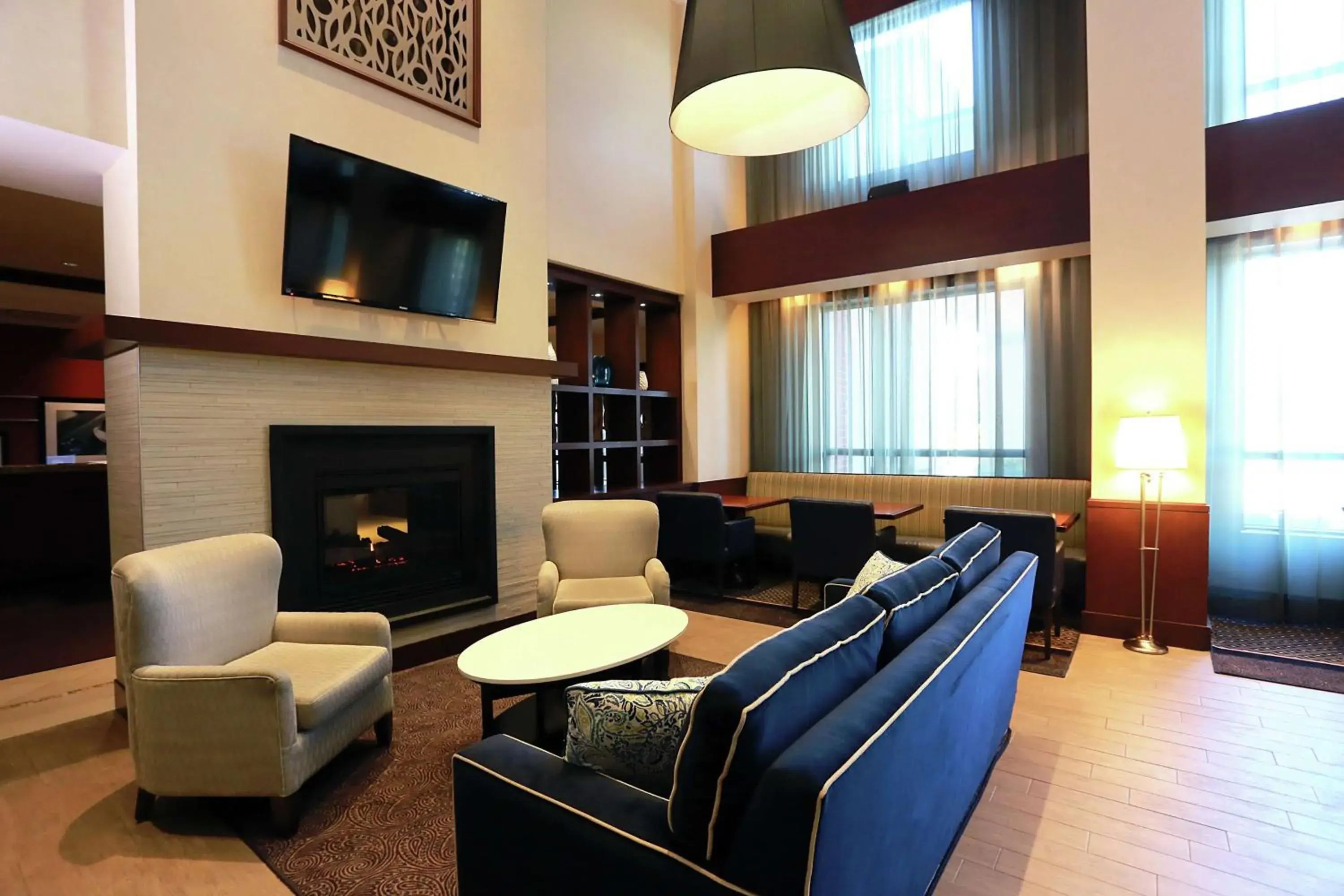 Lobby or reception in Hampton Inn & Suites Laval Lobby or reception in Hampton Inn & Suites Laval