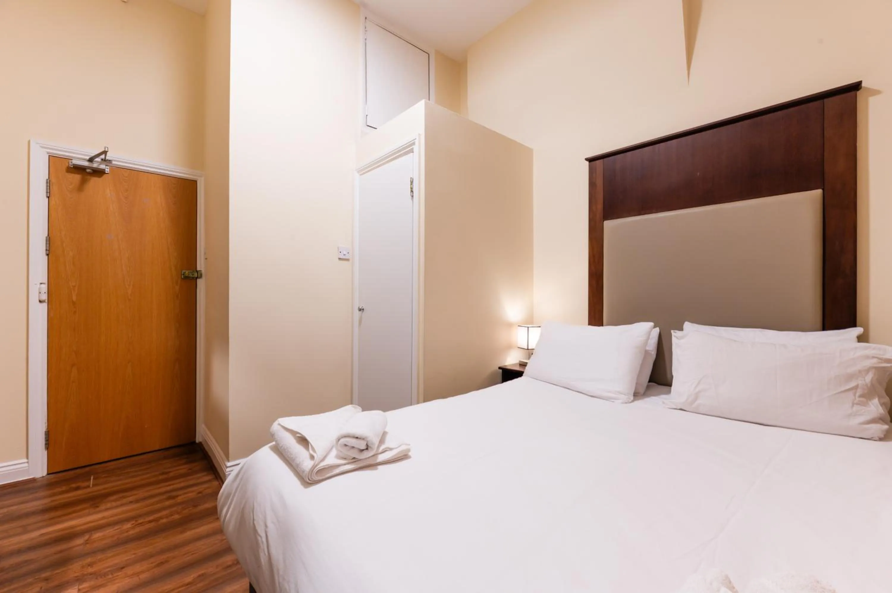 Photo of the whole room, Bed in Astoria Hotel