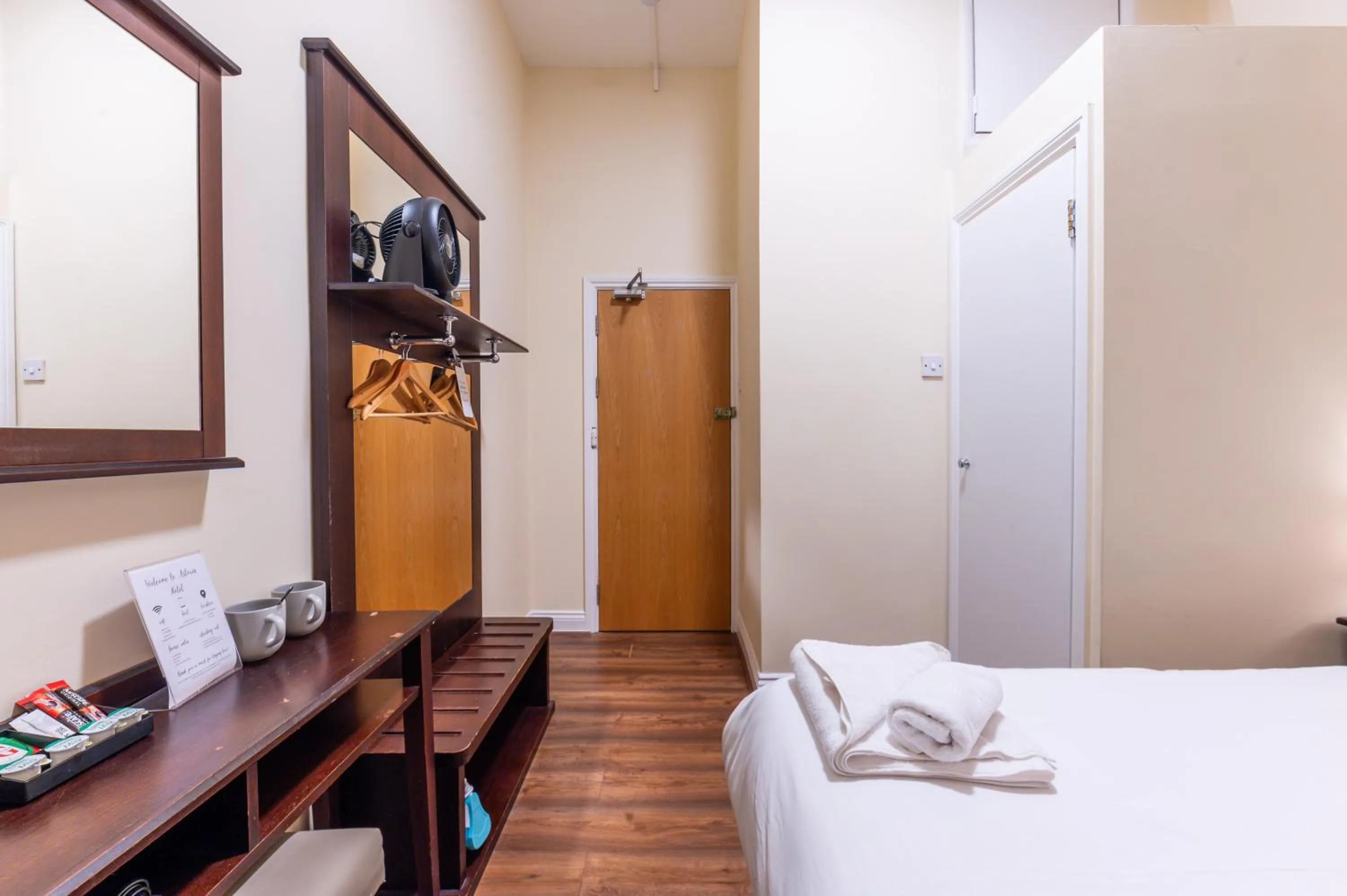 Photo of the whole room, Bed in Astoria Hotel