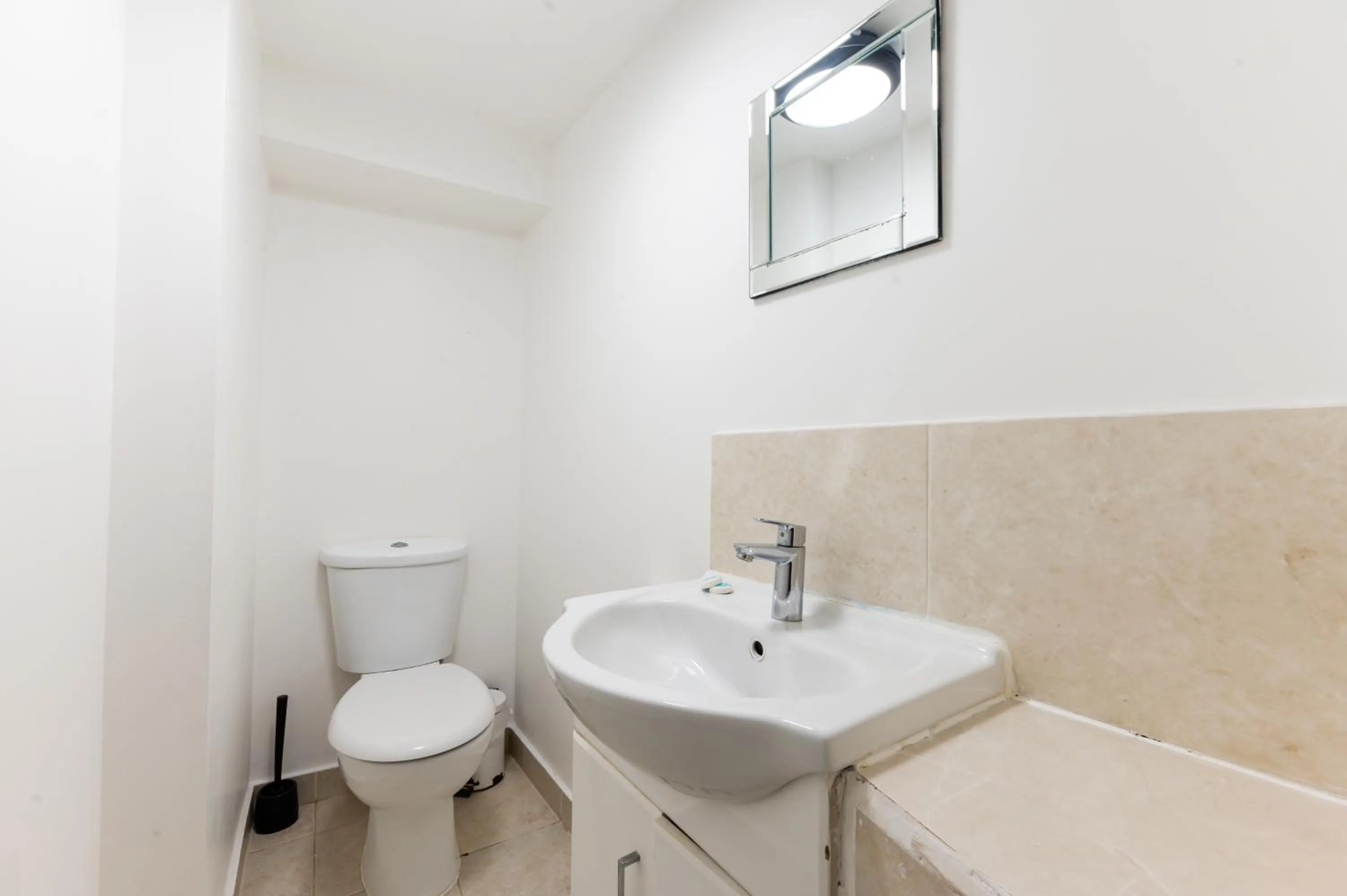 Toilet in Astoria Hotel