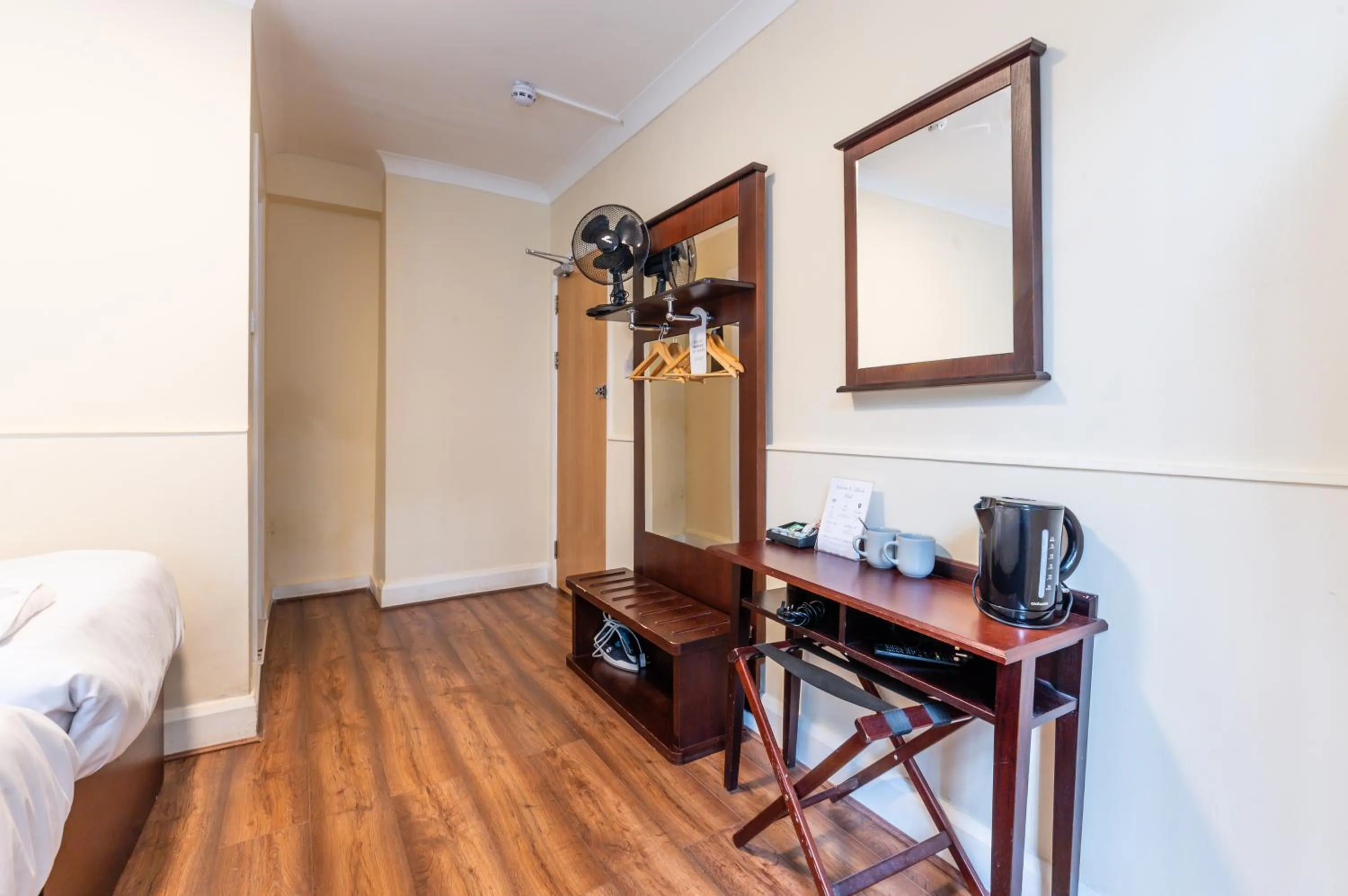 Coffee/tea facilities in Astoria Hotel